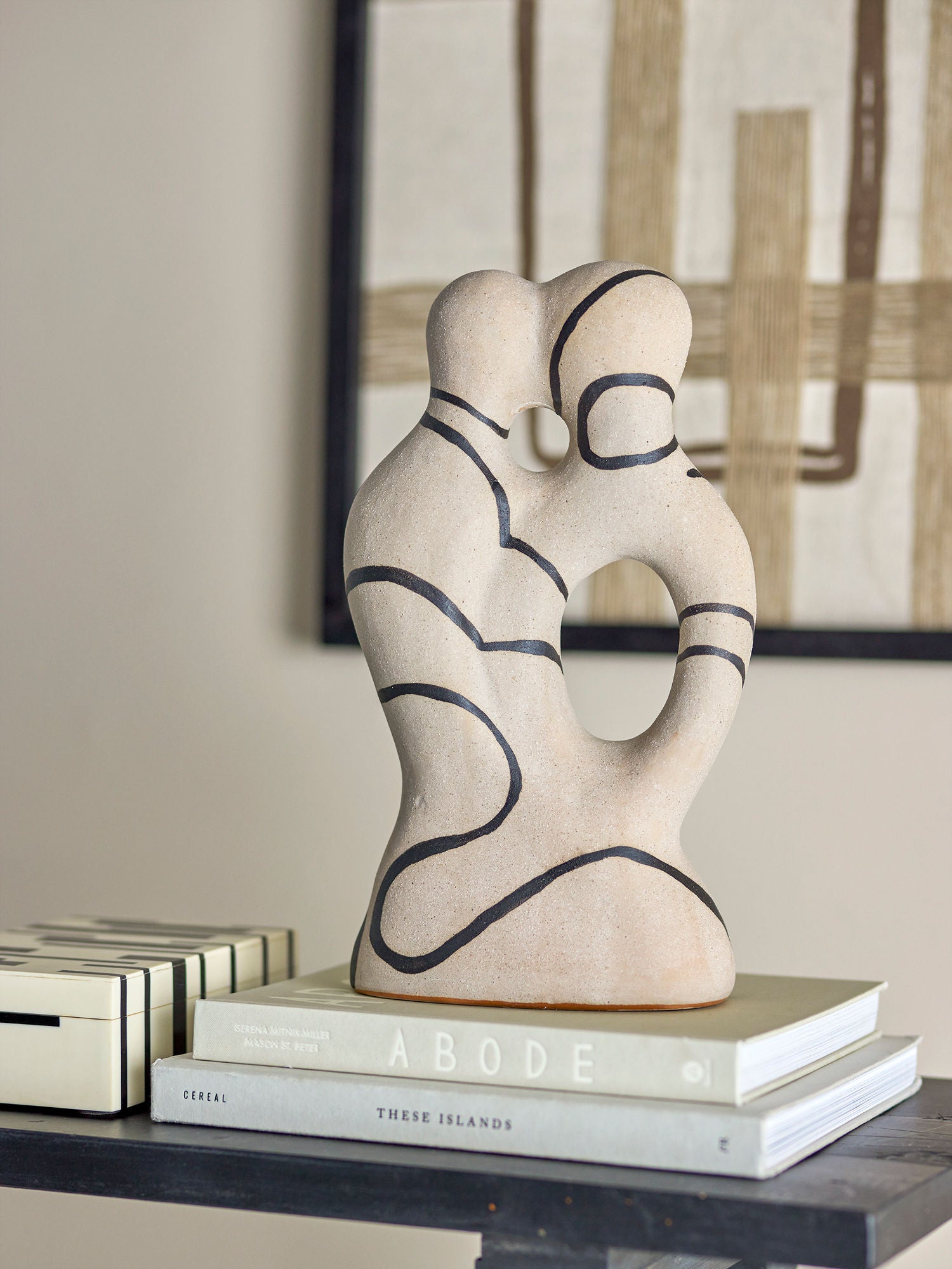 Eugenie Steingut Deko Figur Wellenförmiges Design Naturfarben für Organische Raumgestaltung