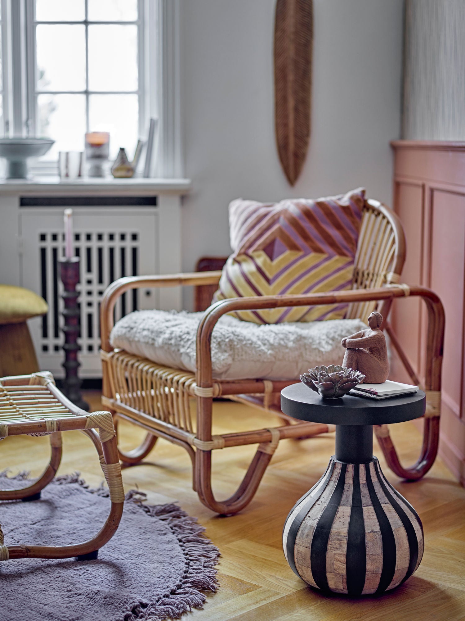 Lenea Violetter Wollteppich Kreis-Teppich mit Fransen für Wärme und Textur