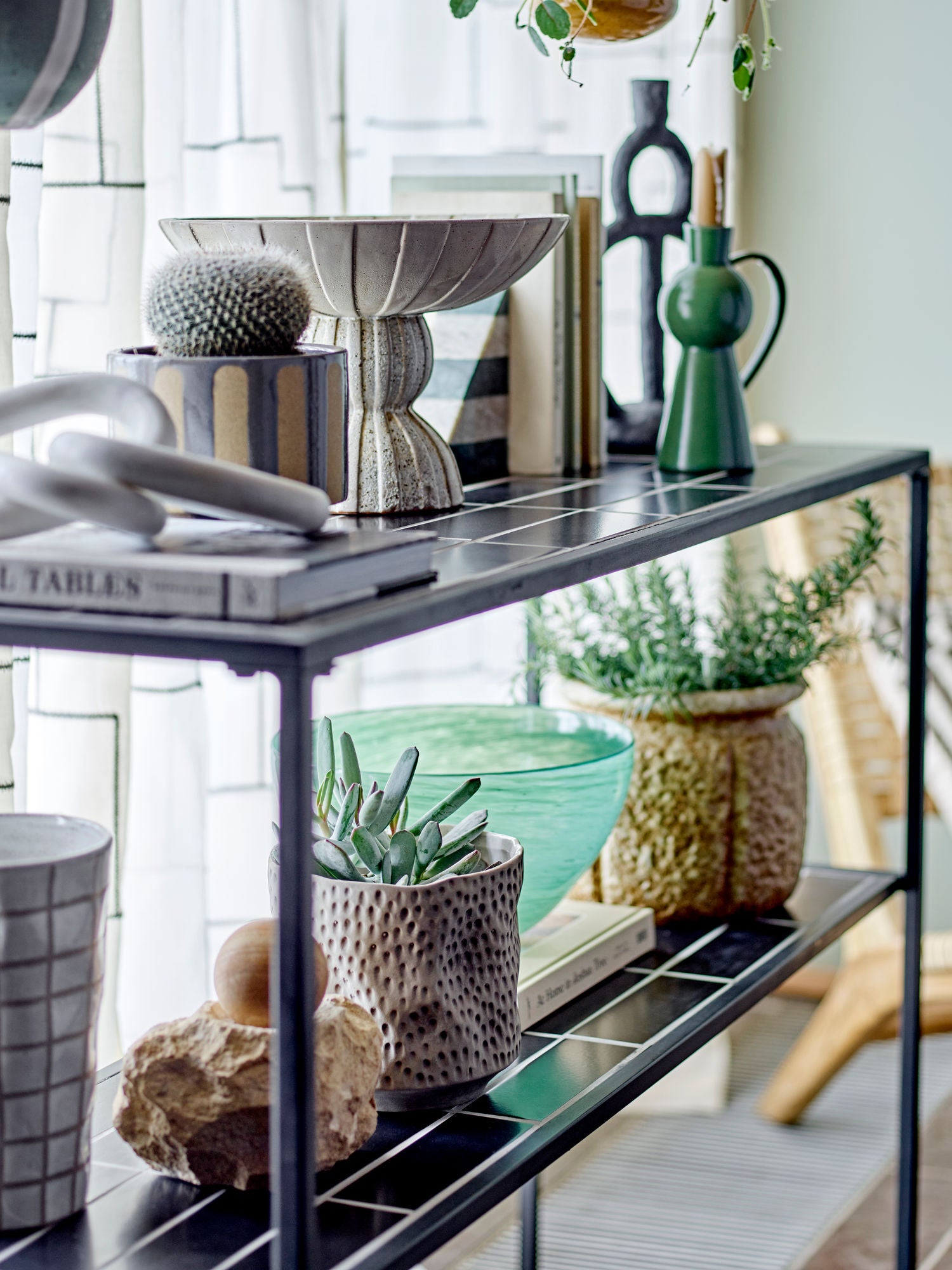 Ramina Kerzenhalter Schwarz Robustes Polyresin Skulpturales Design