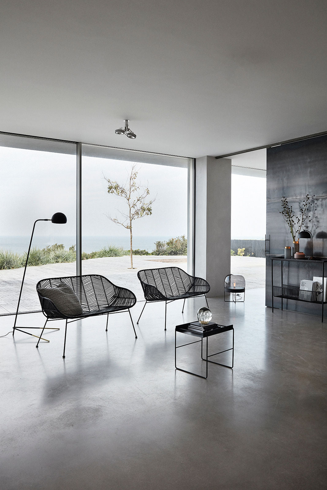 Form Tischlampe Schwarz