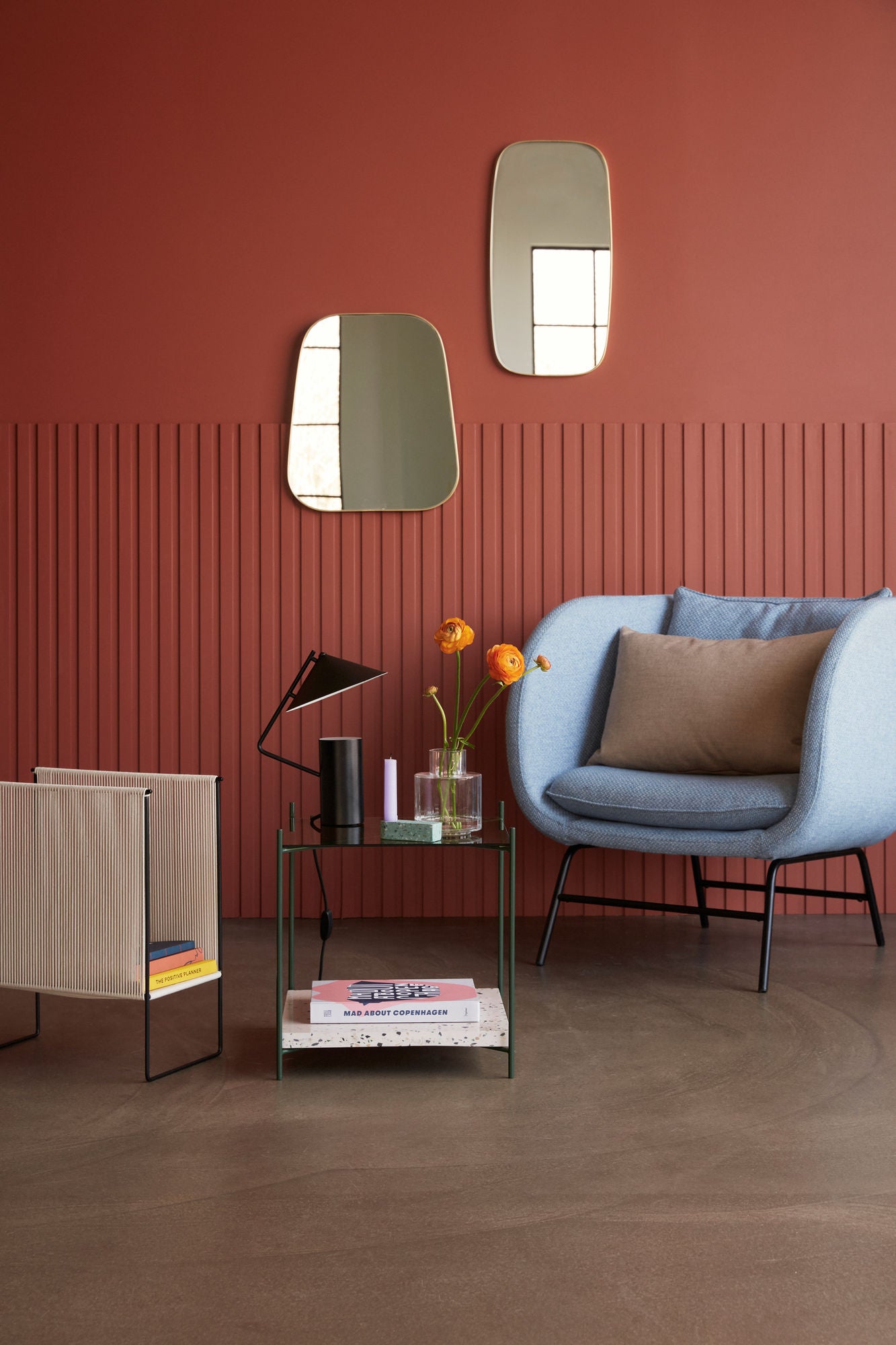 Sen Tischlampe Schwarz – Minimalistische Eleganz mit funktionalem Design