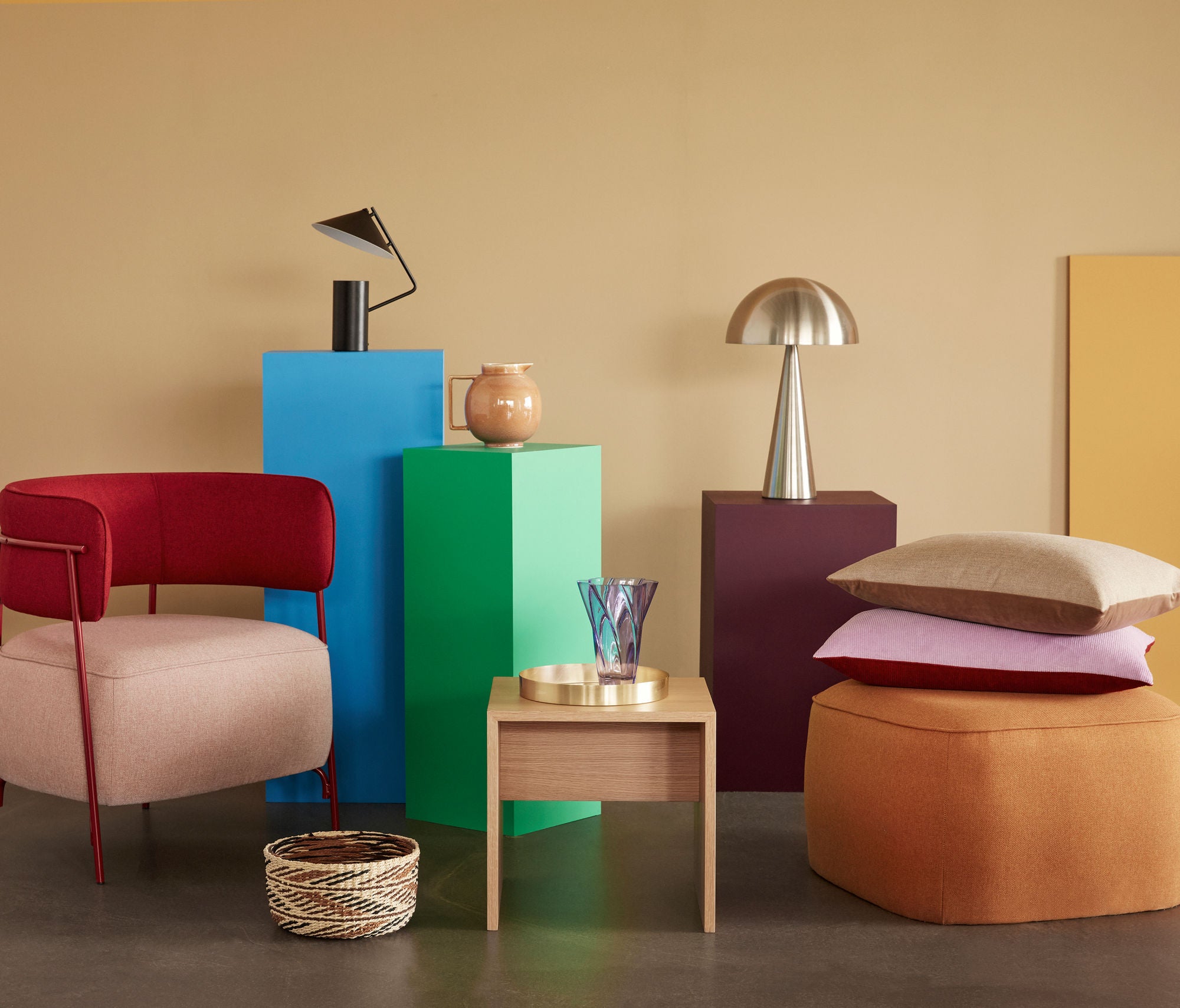 Sen Tischlampe Schwarz – Minimalistische Eleganz mit funktionalem Design