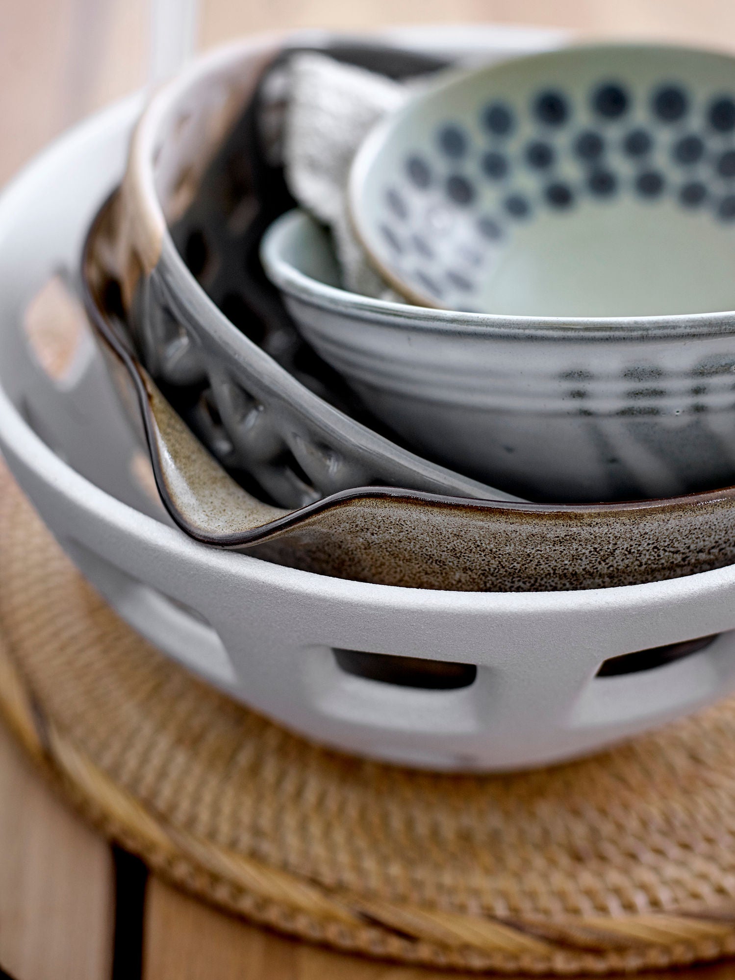 Electra Große Deko Schale Aus Grau Steingut mit Skulpturalem Design für Tischdeko und Obst