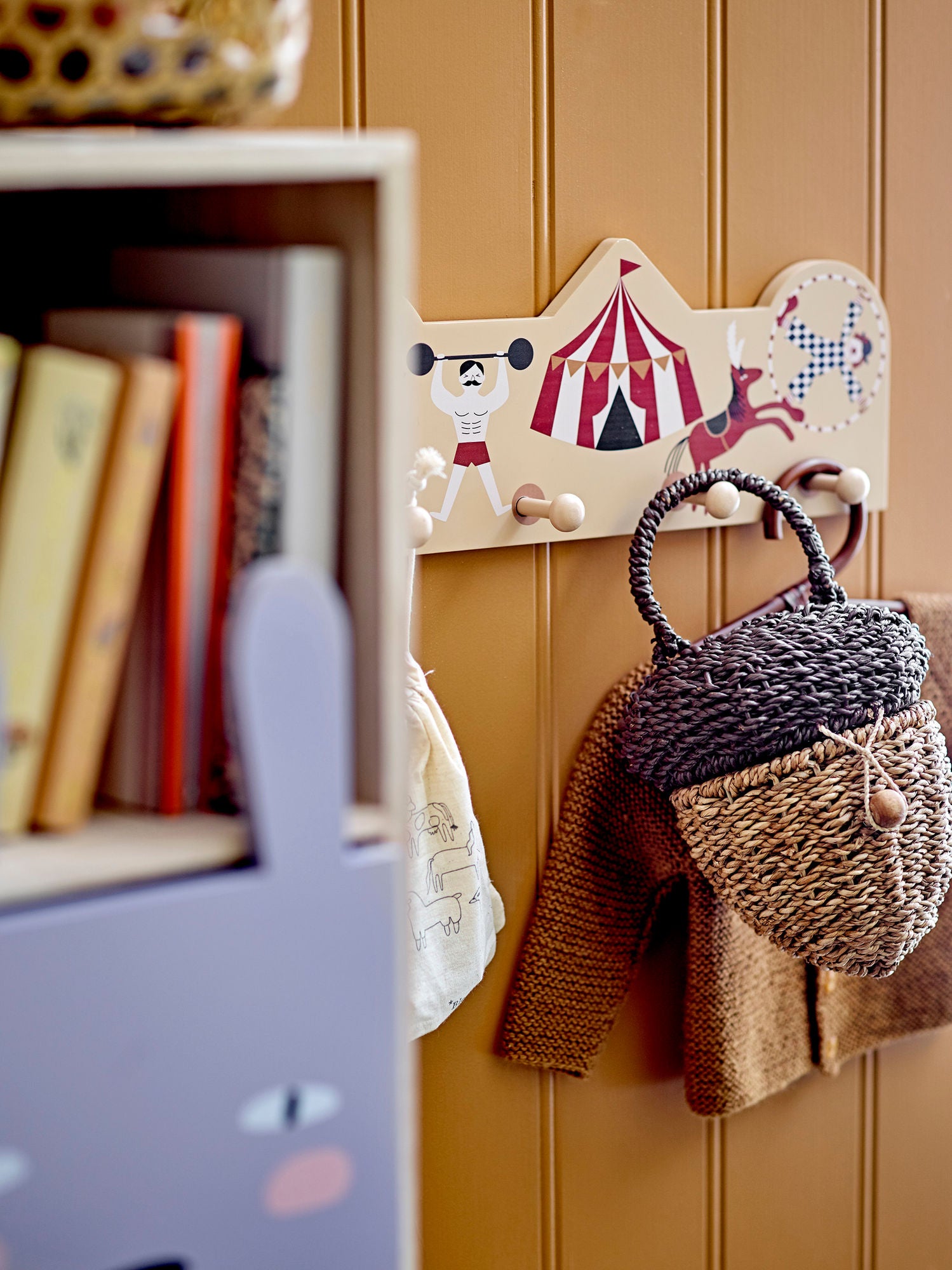 Miou Garderobe, Braun, FSC® 100%, MDF