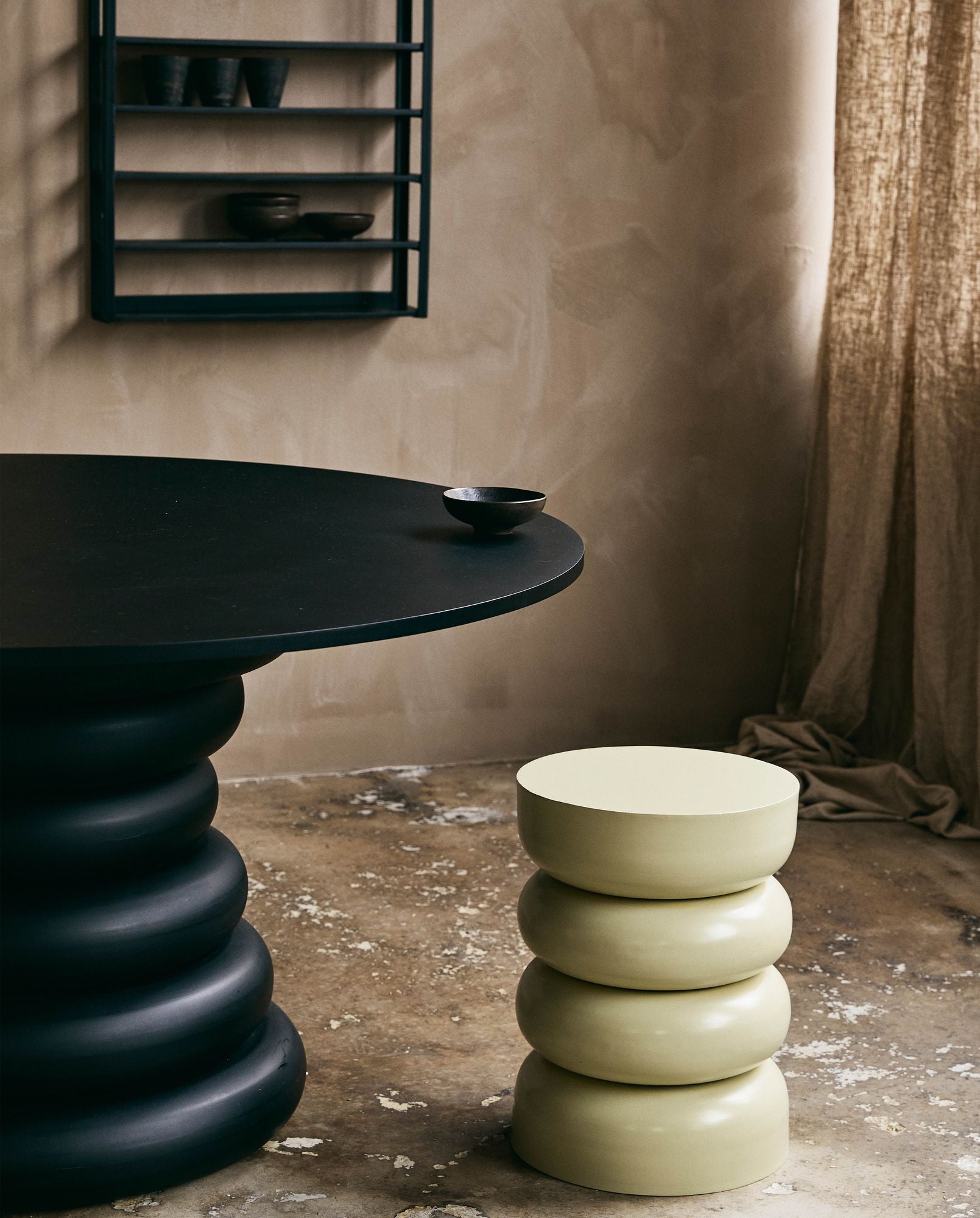 JUBBA Beistelltisch Eisen Lichtgrün Organische Zylinderform Matte Oberfläche