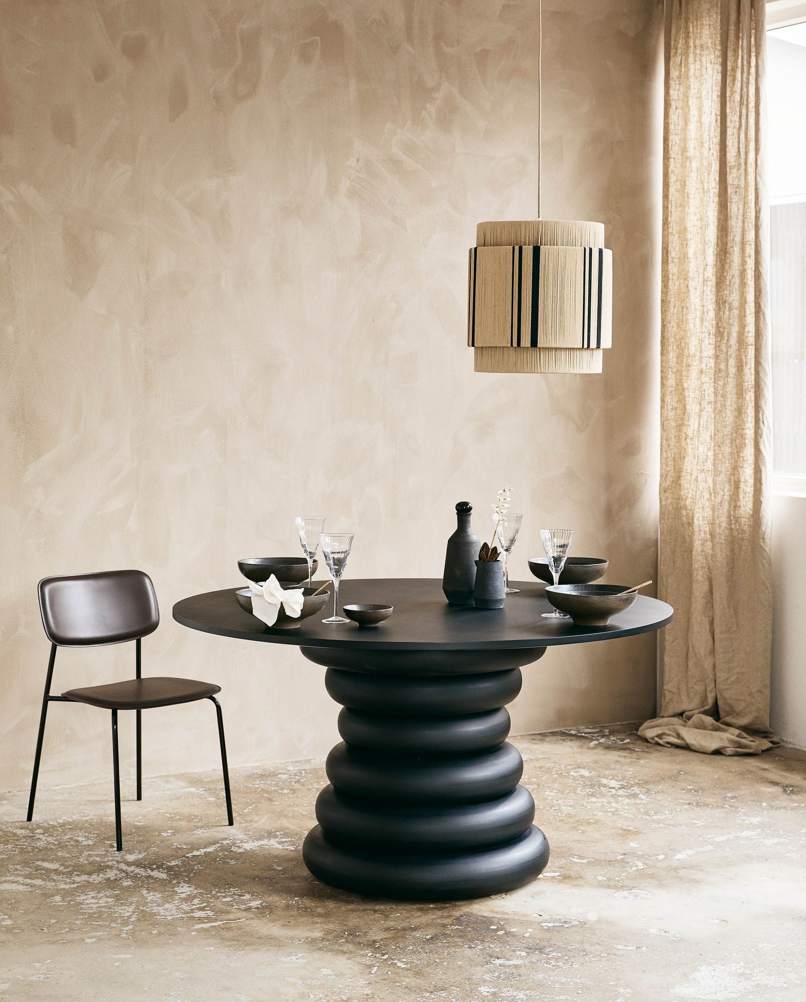 EESA Stuhl mit PU Leder Sitz und Rücken Bequemer Komfort Zeitloses Design