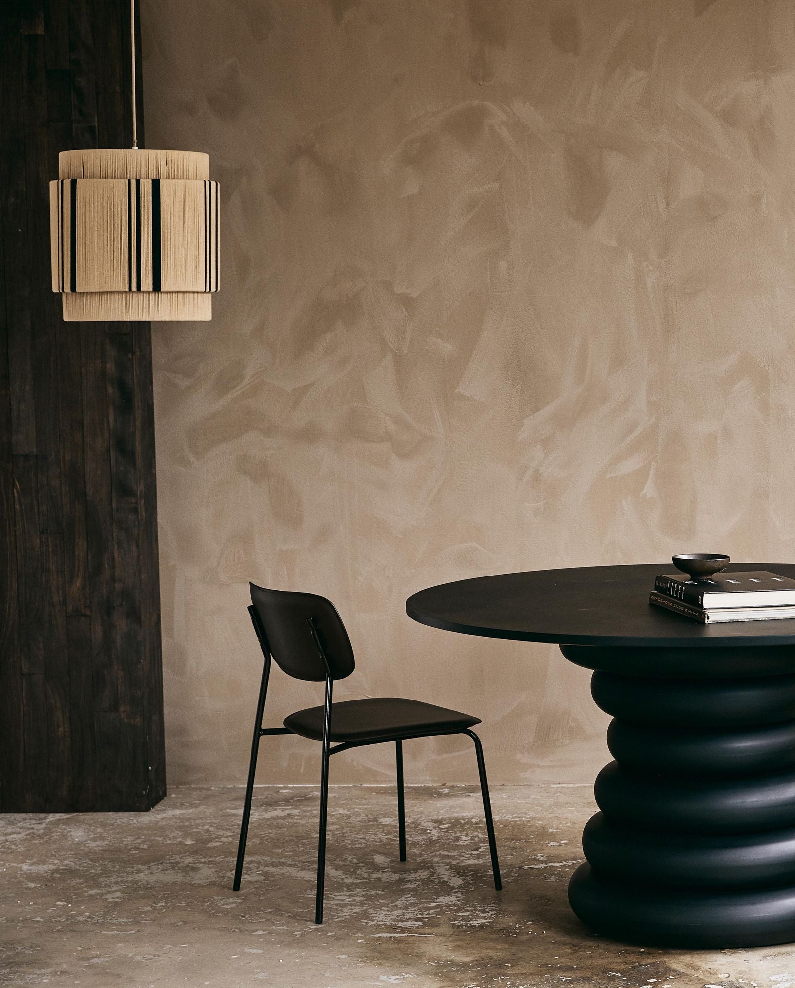 EESA Stuhl mit PU Leder Sitz und Rücken Bequemer Komfort Zeitloses Design