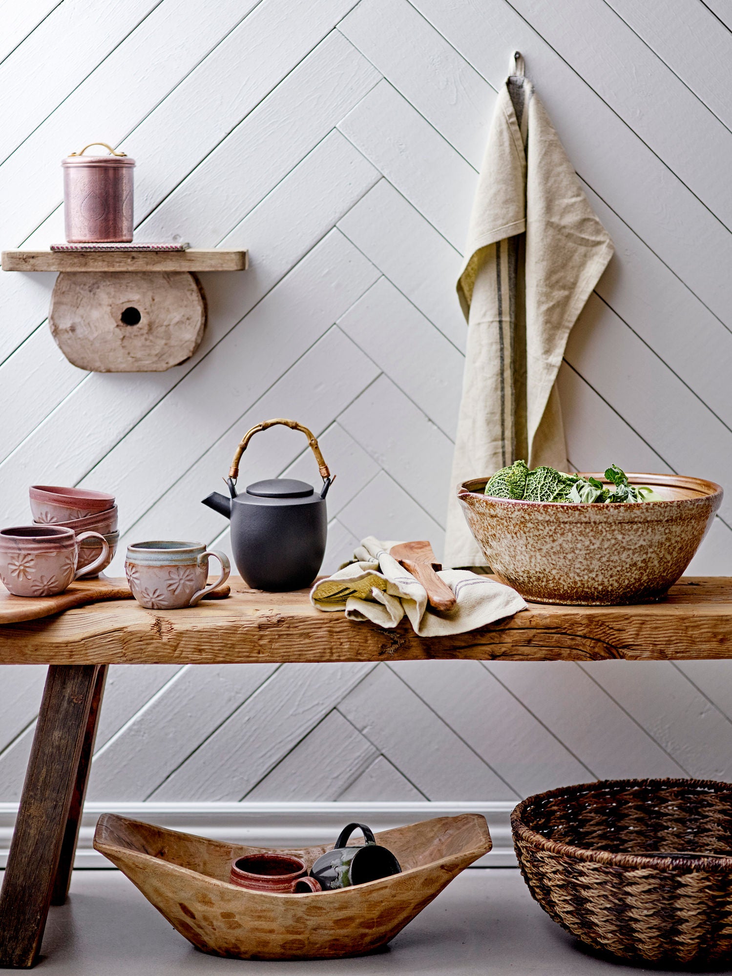 Steingut Schalen Dreier Set mit Reaktiver Glasur und Dezenter Blumendruck für Warme Natürliche Ästhetik