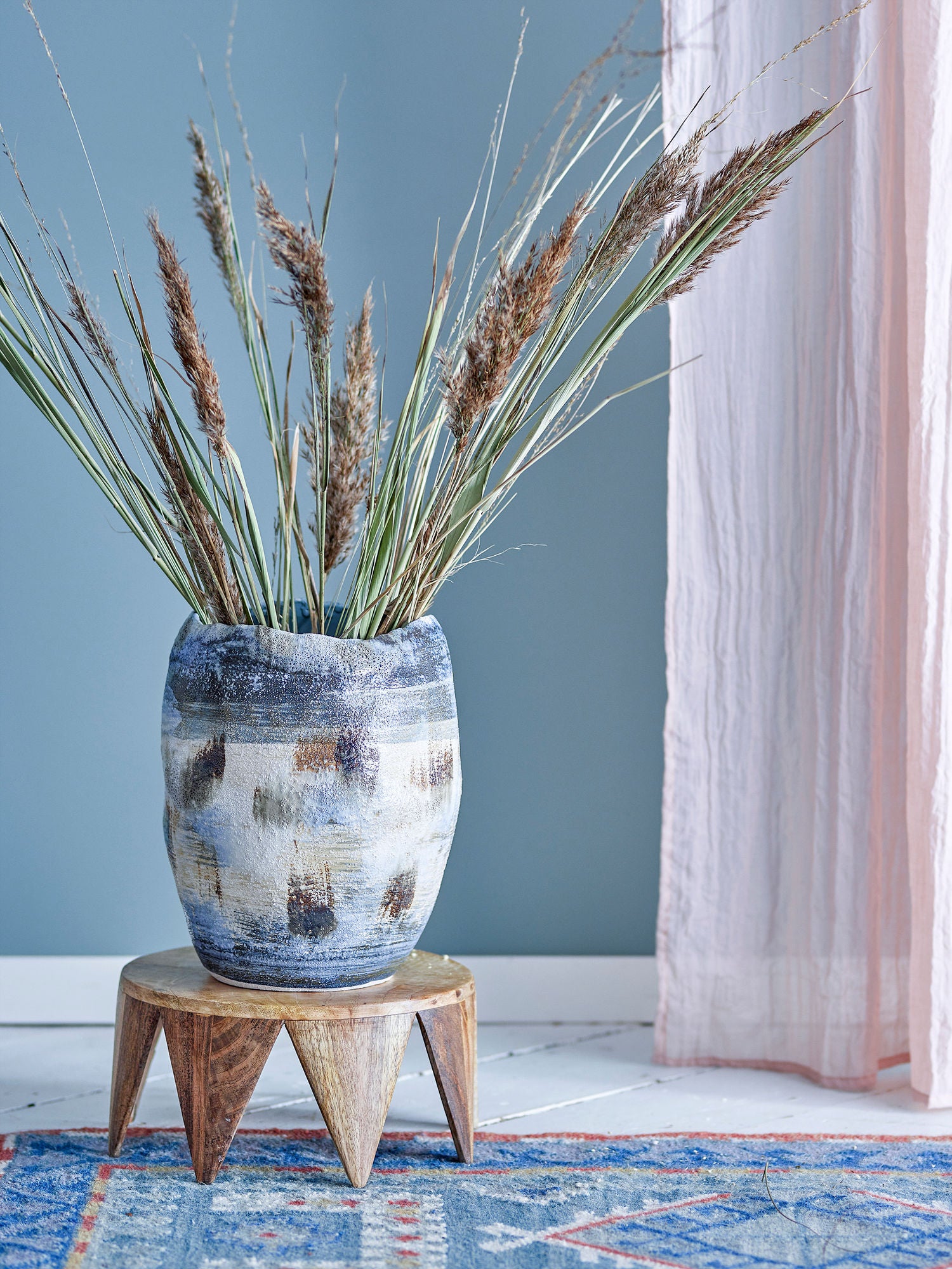 Nienna Steingut Vase Unregelmäßige Form und Warme Glasur Blau Weiß Braun