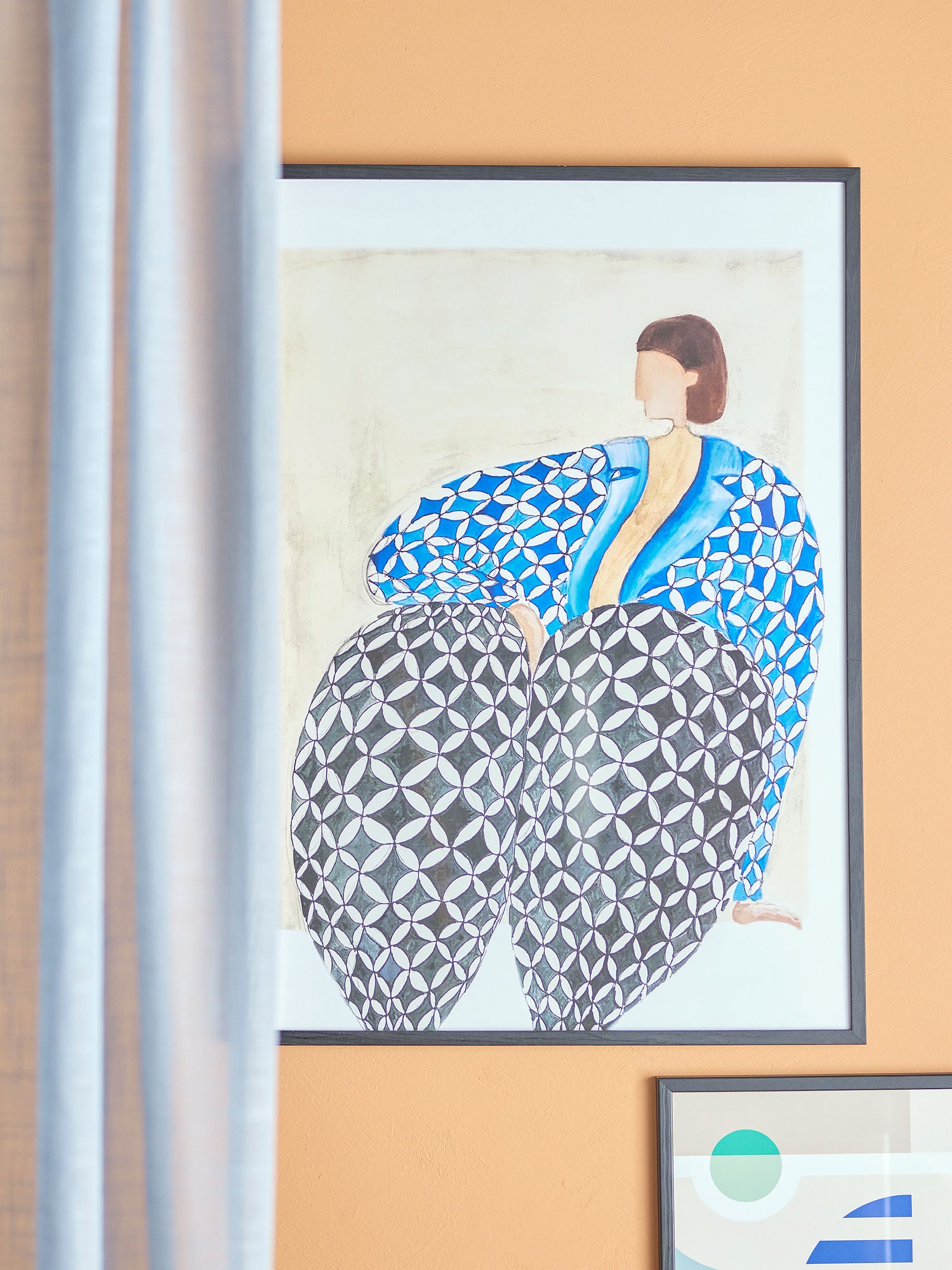 Vivianne Illustration mit Rahmen Schwarz Kiefernholz Modernes Wandbild