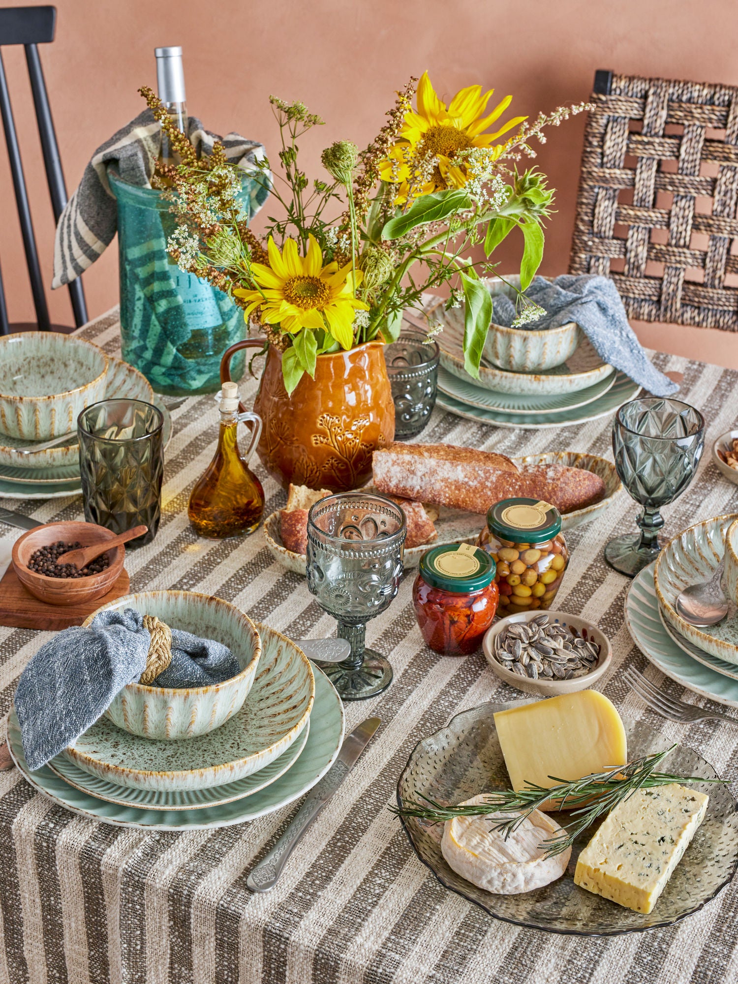 Cordelia Weinglas Grau mit Geprägten Details Elegantes Klobiges Glasdesign