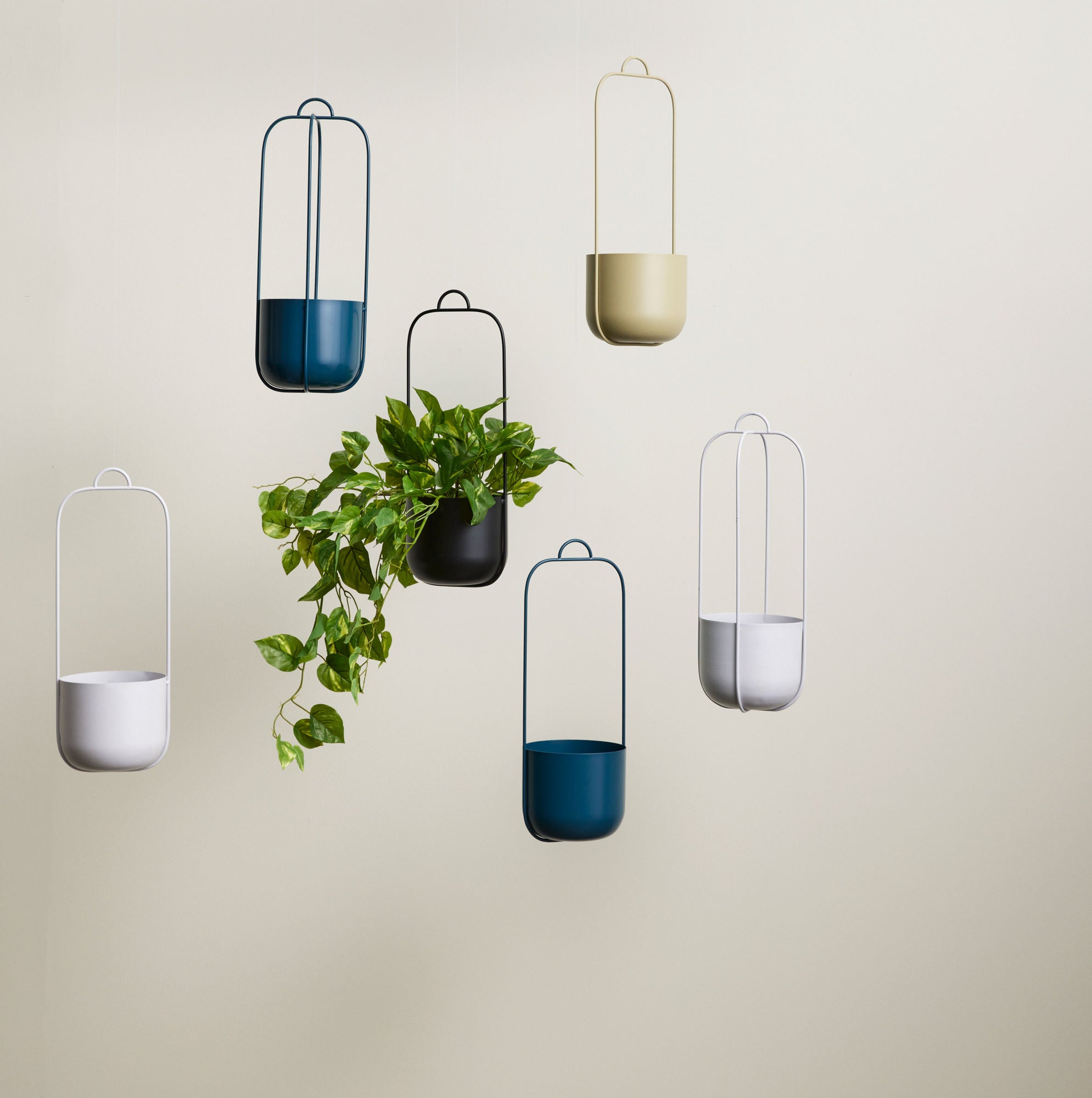 Lotus Hängegefäße 2er-Set – Pulverbeschichtetes Eisen in Khaki