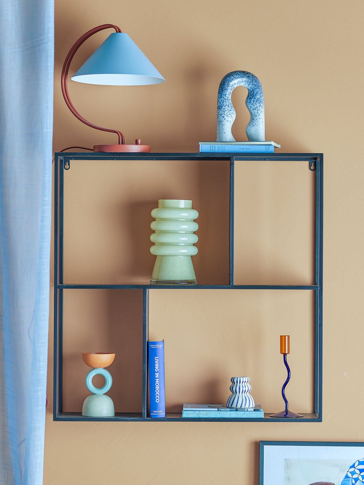 Mack Regal Satinmattschwarz Metall Offenes Geometrisches Design