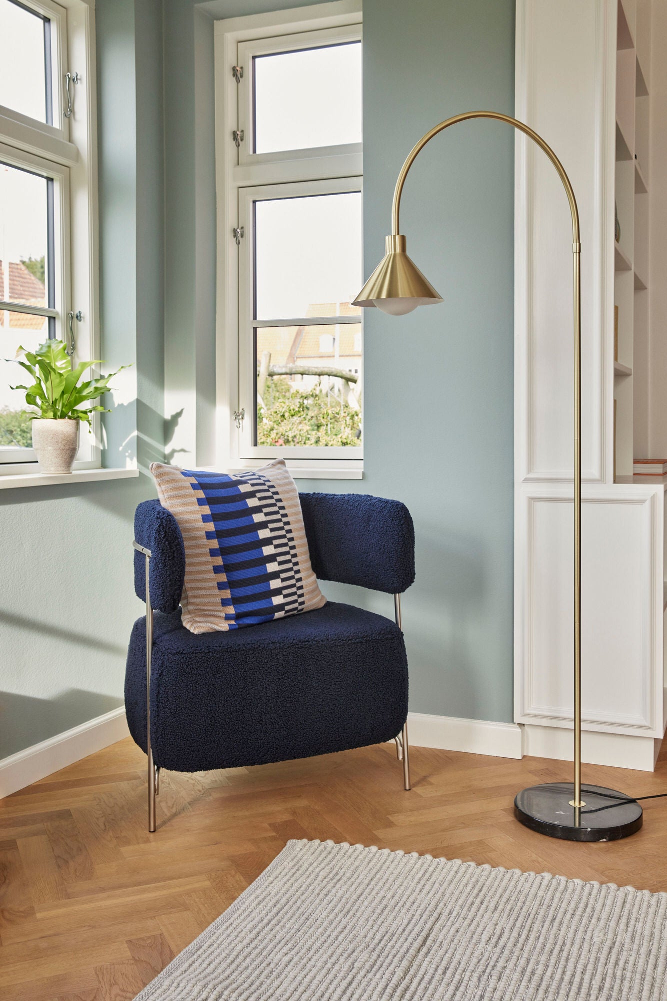 Pipe Stehlampe  Messingfarben