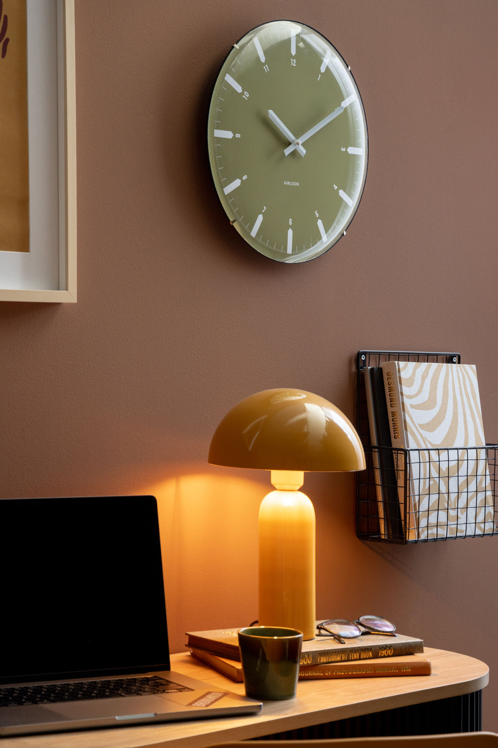 Wall clock Realista Dome olive green
