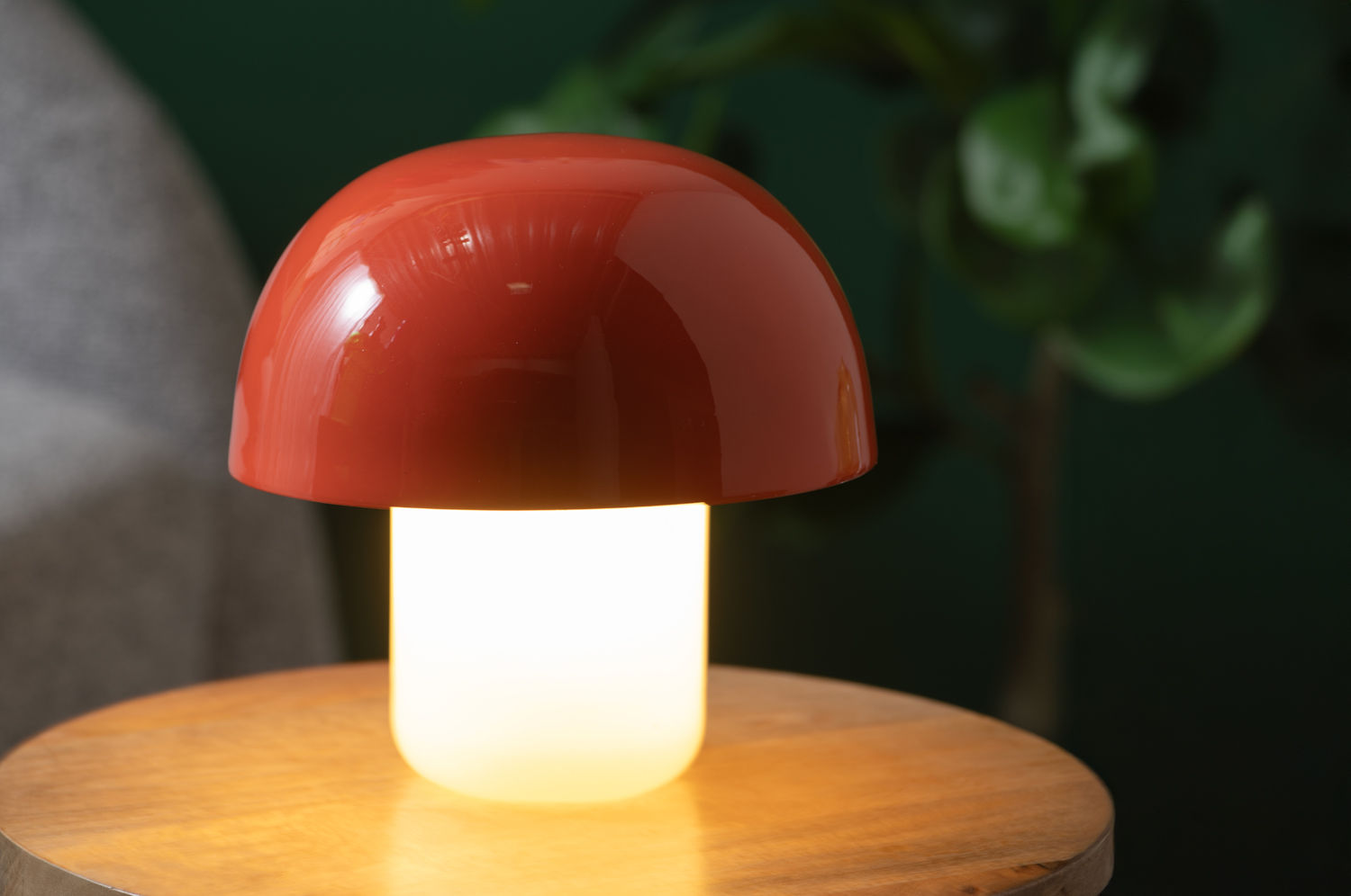 Tischlampe Nuevo Mini Mushroom Helles Orange Metallschirm Retrolook Milchglasbasis
