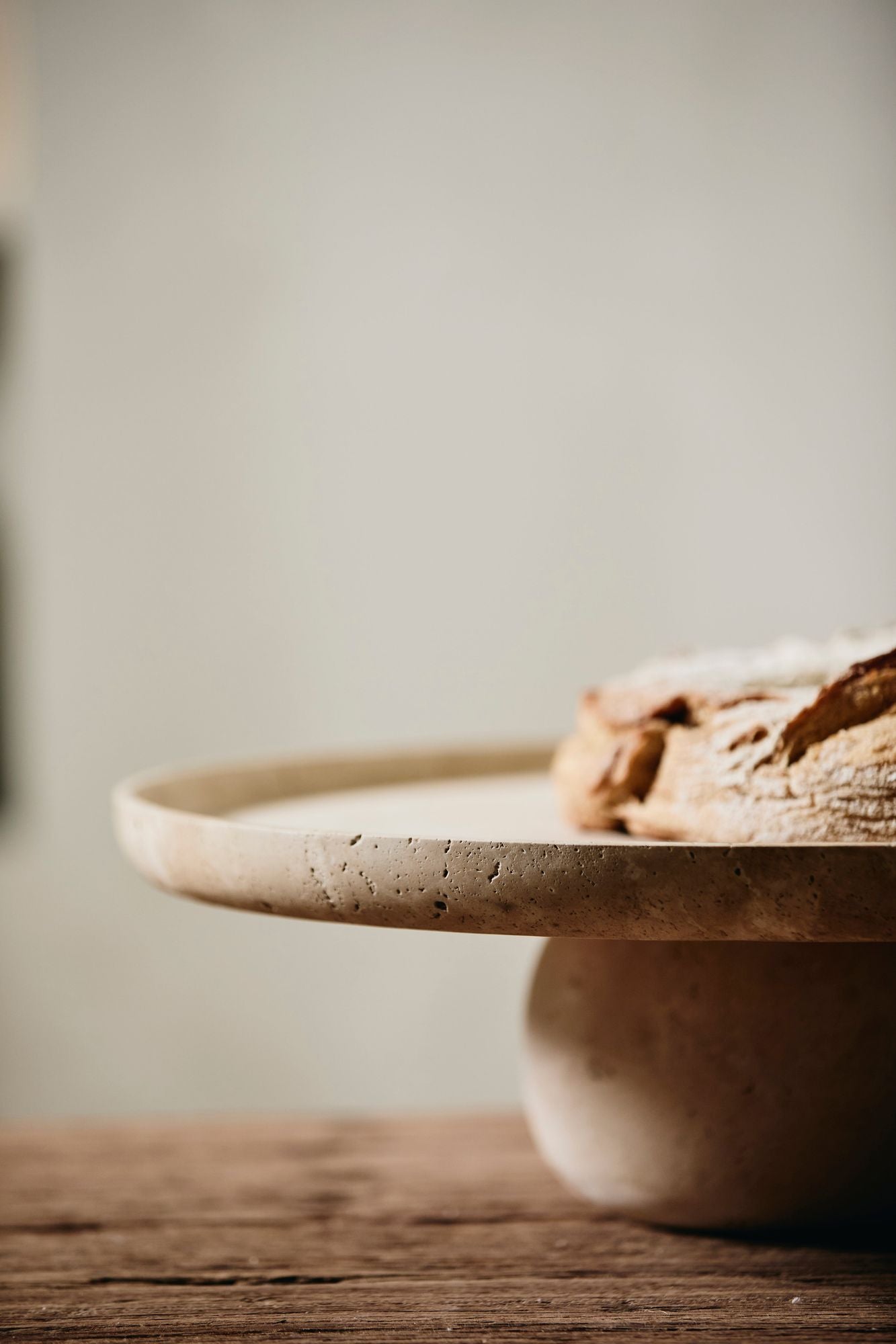 Masa Tablett, Natur, Handgefertigt aus Travertin