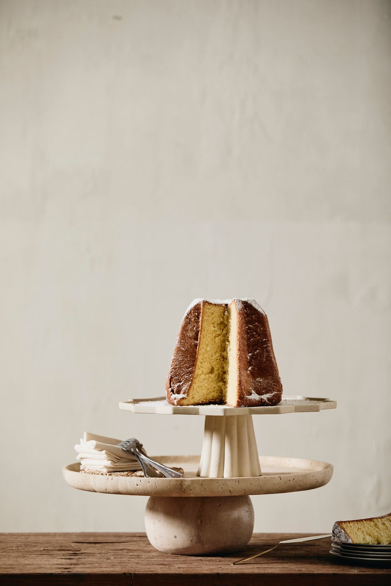 Masa Tablett, Natur, Handgefertigt aus Travertin