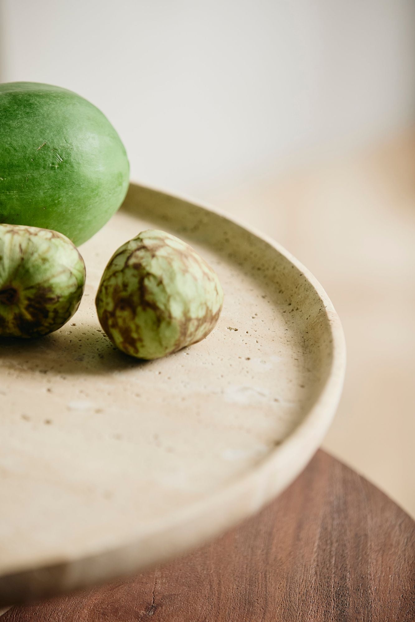 Masa Tablett, Natur, Handgefertigt aus Travertin
