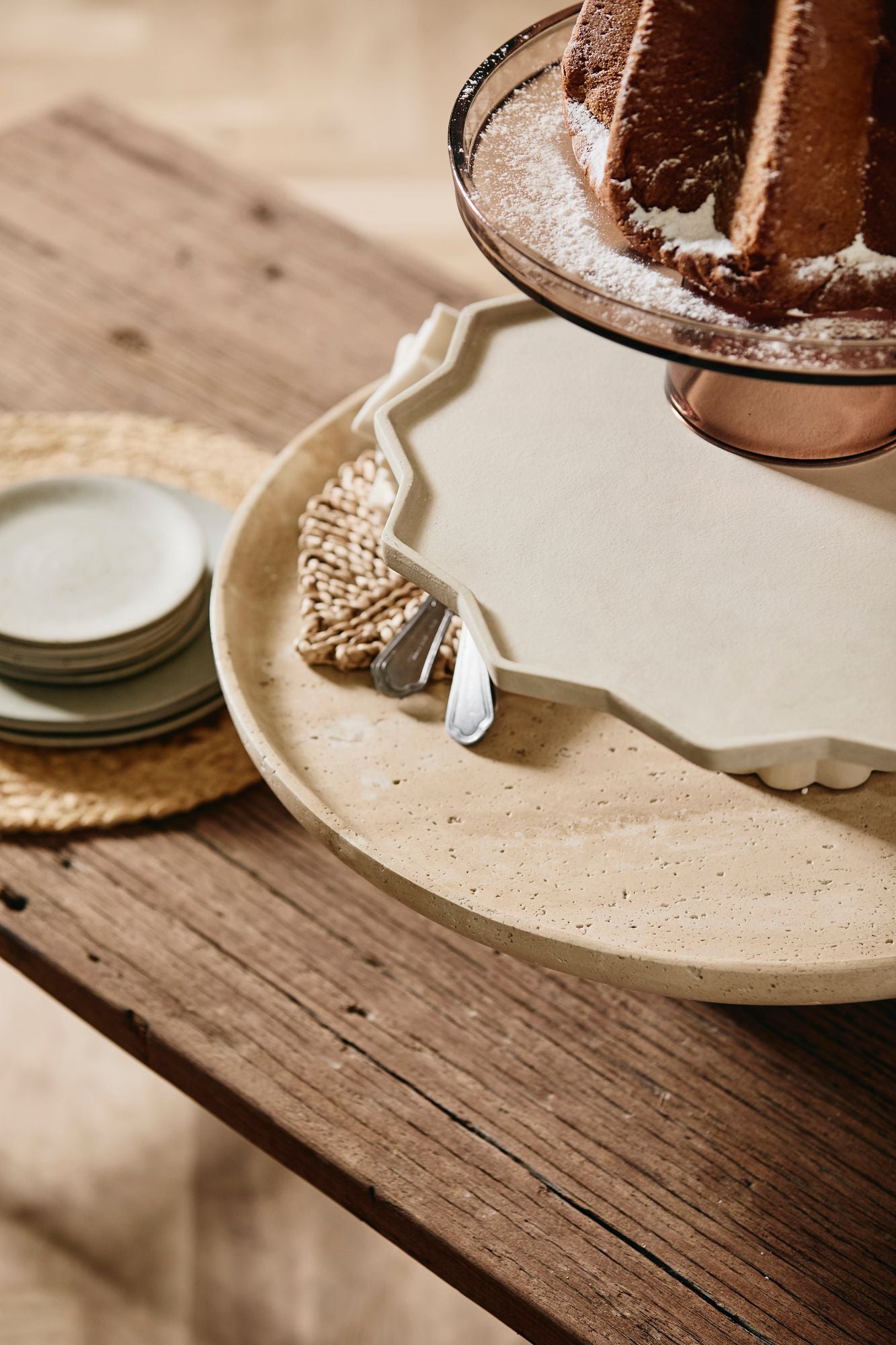 MINU Servierplatte Auf Fuß Elfenbein Strukturierte Oberfläche