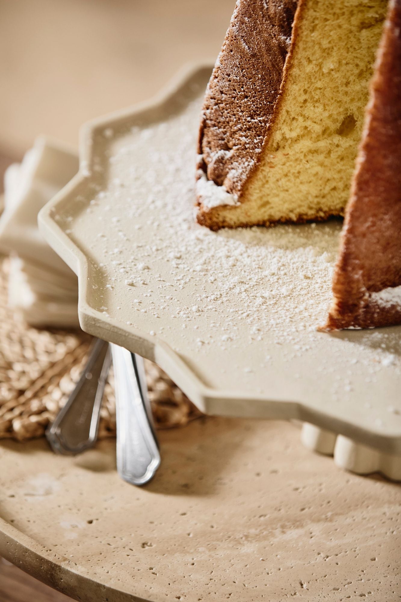 MINU Servierplatte Auf Fuß Elfenbein Strukturierte Oberfläche