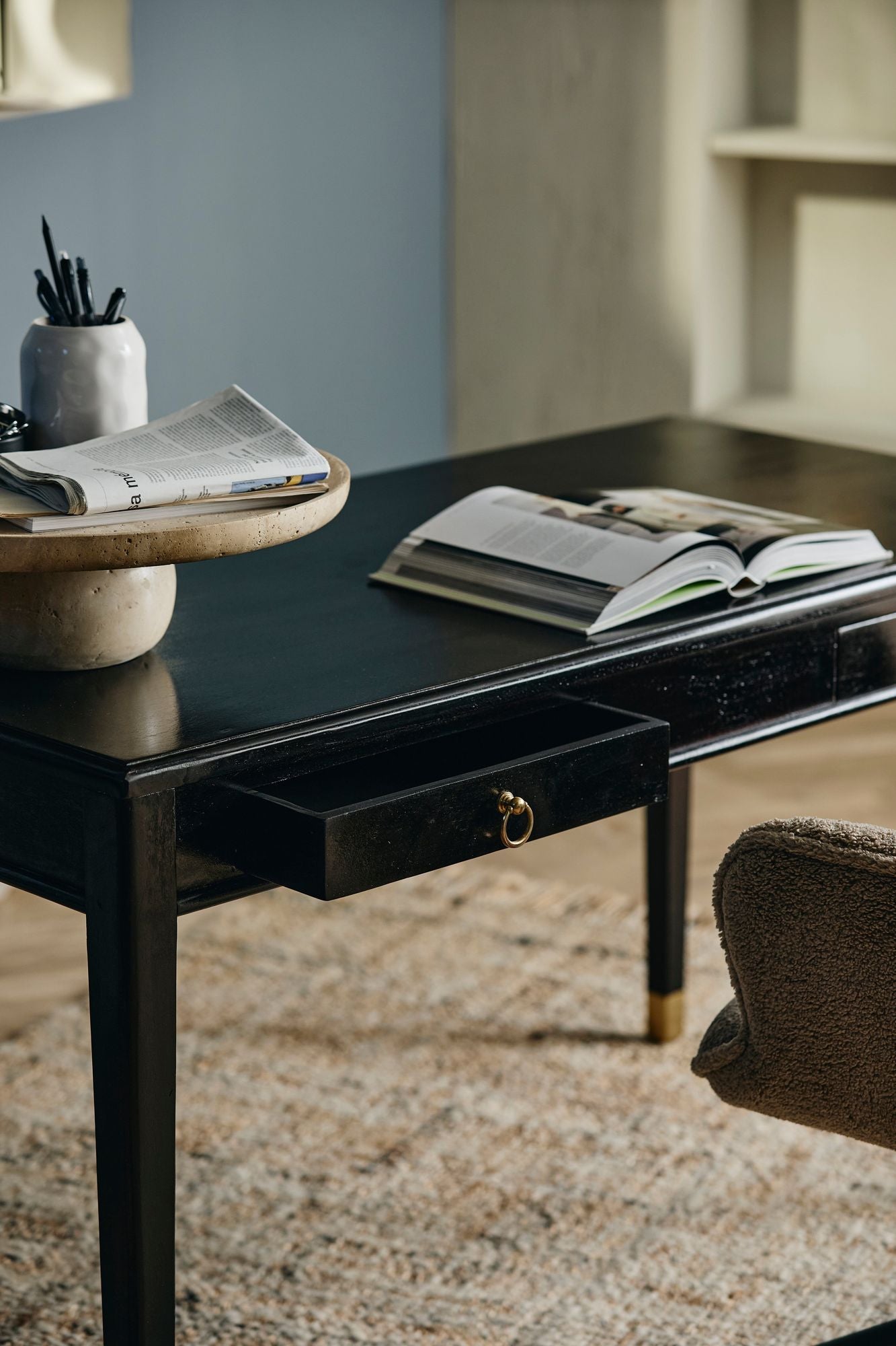 EMS Stilvoller Schreibtisch mit Zwei Schubladen Aus Mangoholz Schwarz