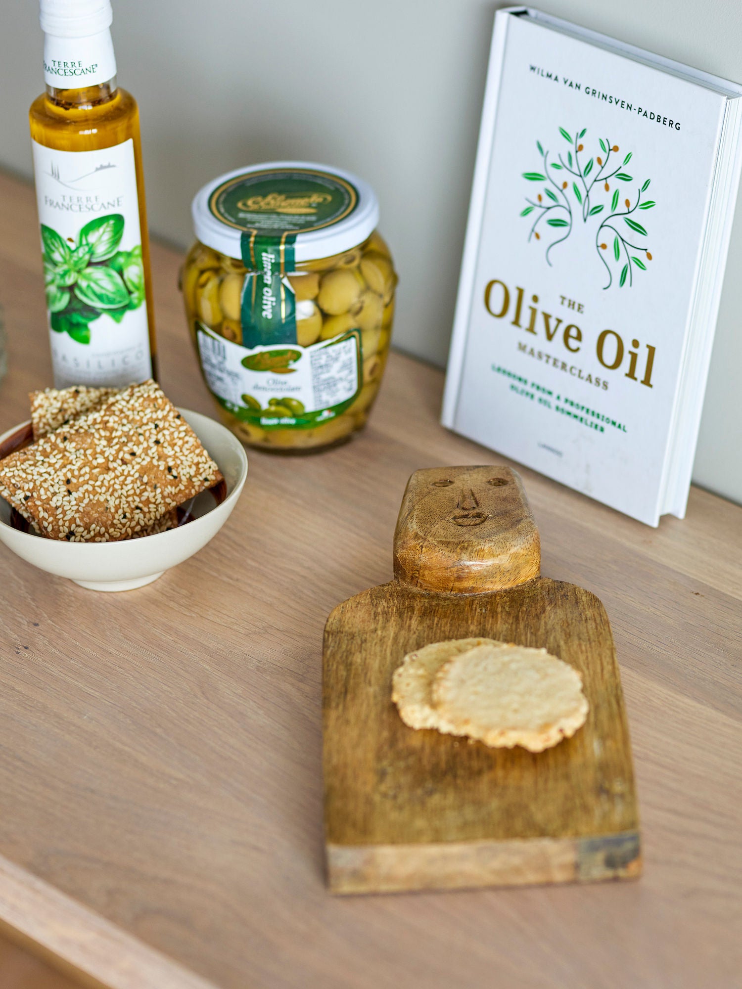 Brooklyn Handgeschnitzt Mangoholz Servierbrett mit Gesicht Käse und Dekoration