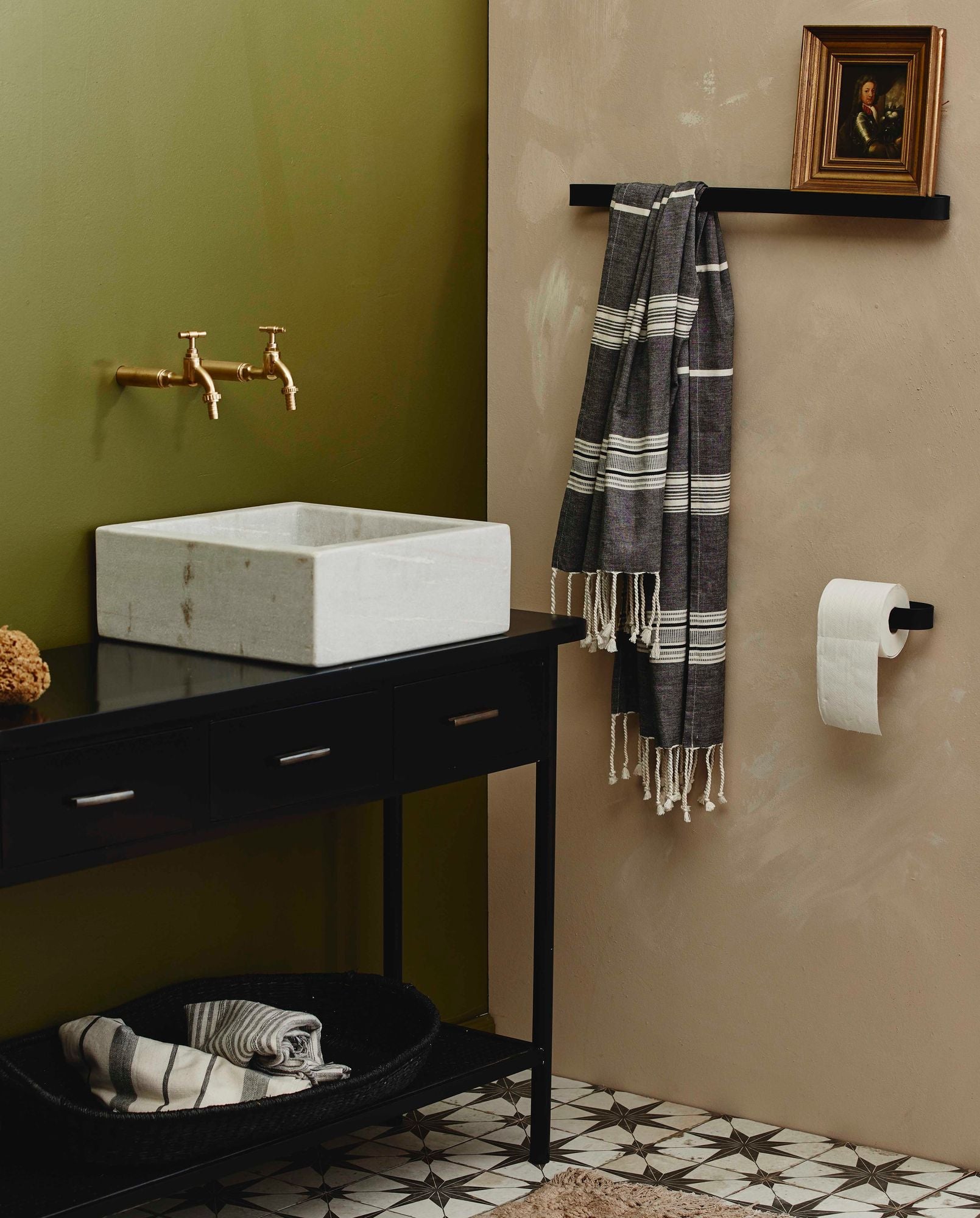 SOTRA Handtuchhalter Schwarz Metall Minimalistisch und Rostfrei für Nassräume