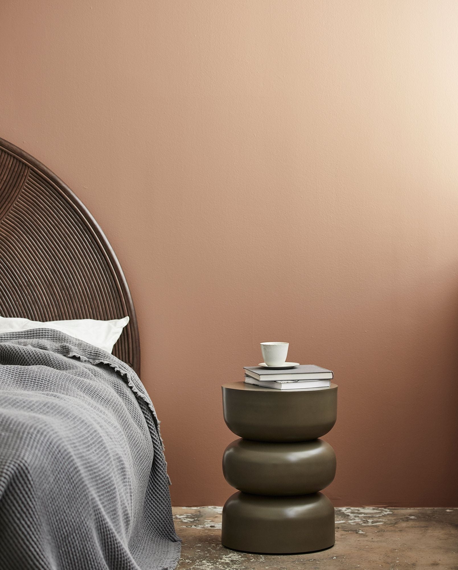 Alma Beistelltisch Dunkelgrün Eisen Lackierte Oberfläche Vielseitig