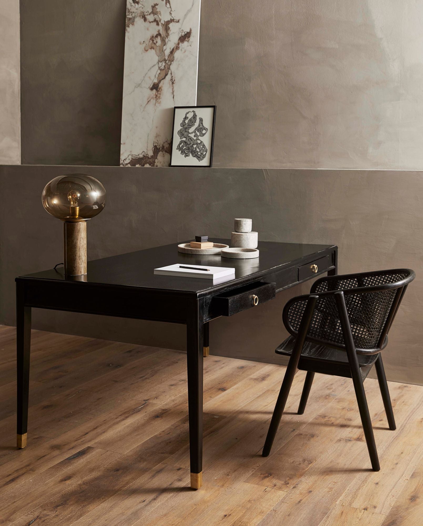 EMS L Form Schreibtisch Schwarz Zwei Schubladen mit Goldakzenten Stilvoll