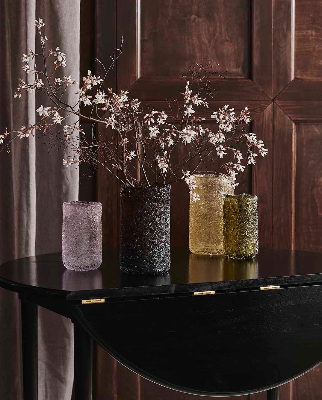 Clyde Vase Rosa Samtige Oberfläche Handgefertigtes Kunstwerk