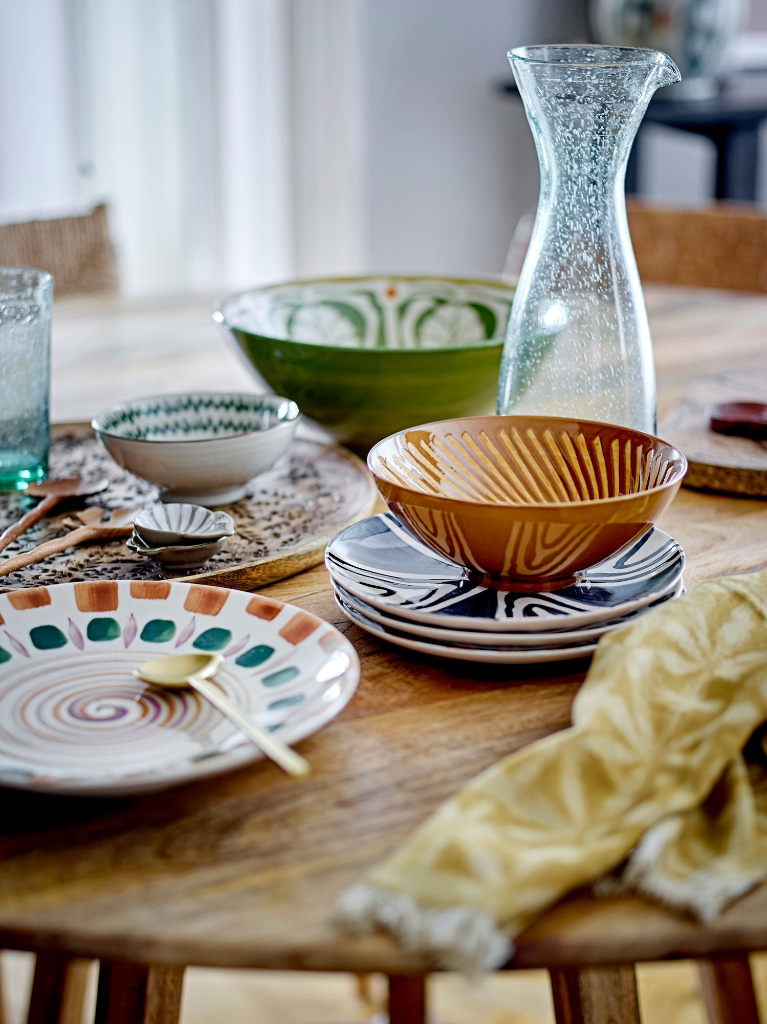 Shama Teller mit handbemaltem Muster