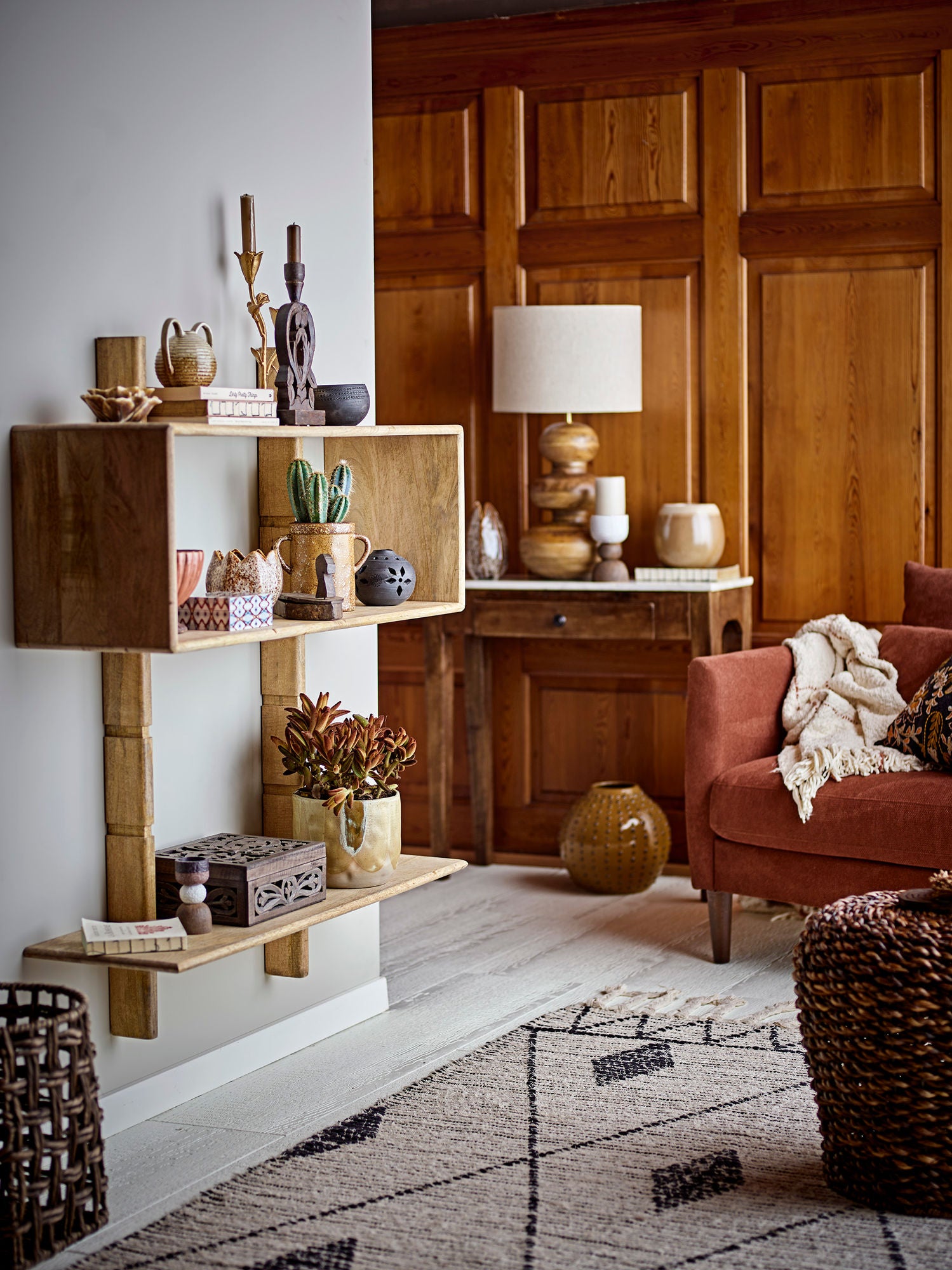 Kerzenhalter Mangoholz Set Zwei Höhen Handgeschnitzt für Dynamischen Dekorlook und Einzigartig