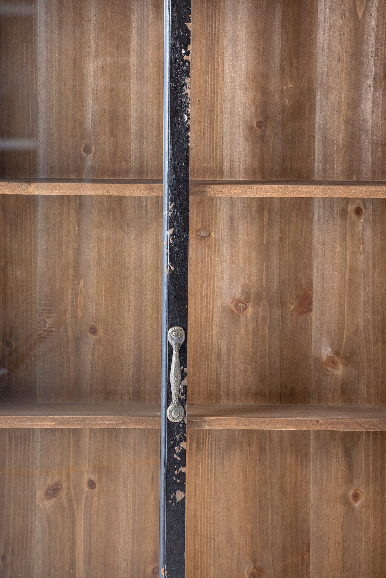 Hazem Kabinett, Schwarz-Braun, Holz & Glas