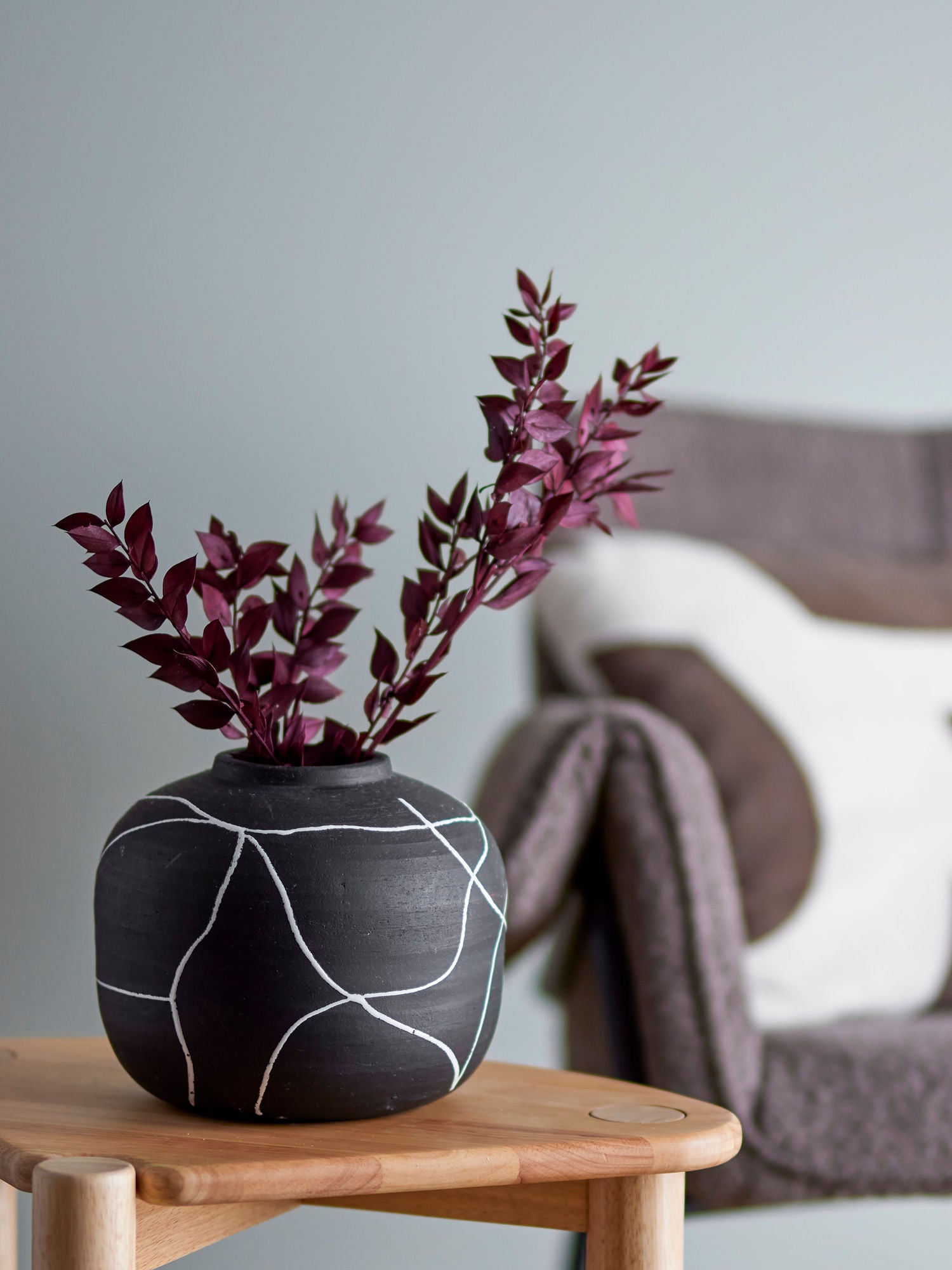 Niza Deko Vase Schwarz Terrakotta Handbemalt Unikat mit Weissen Muster Eleganz