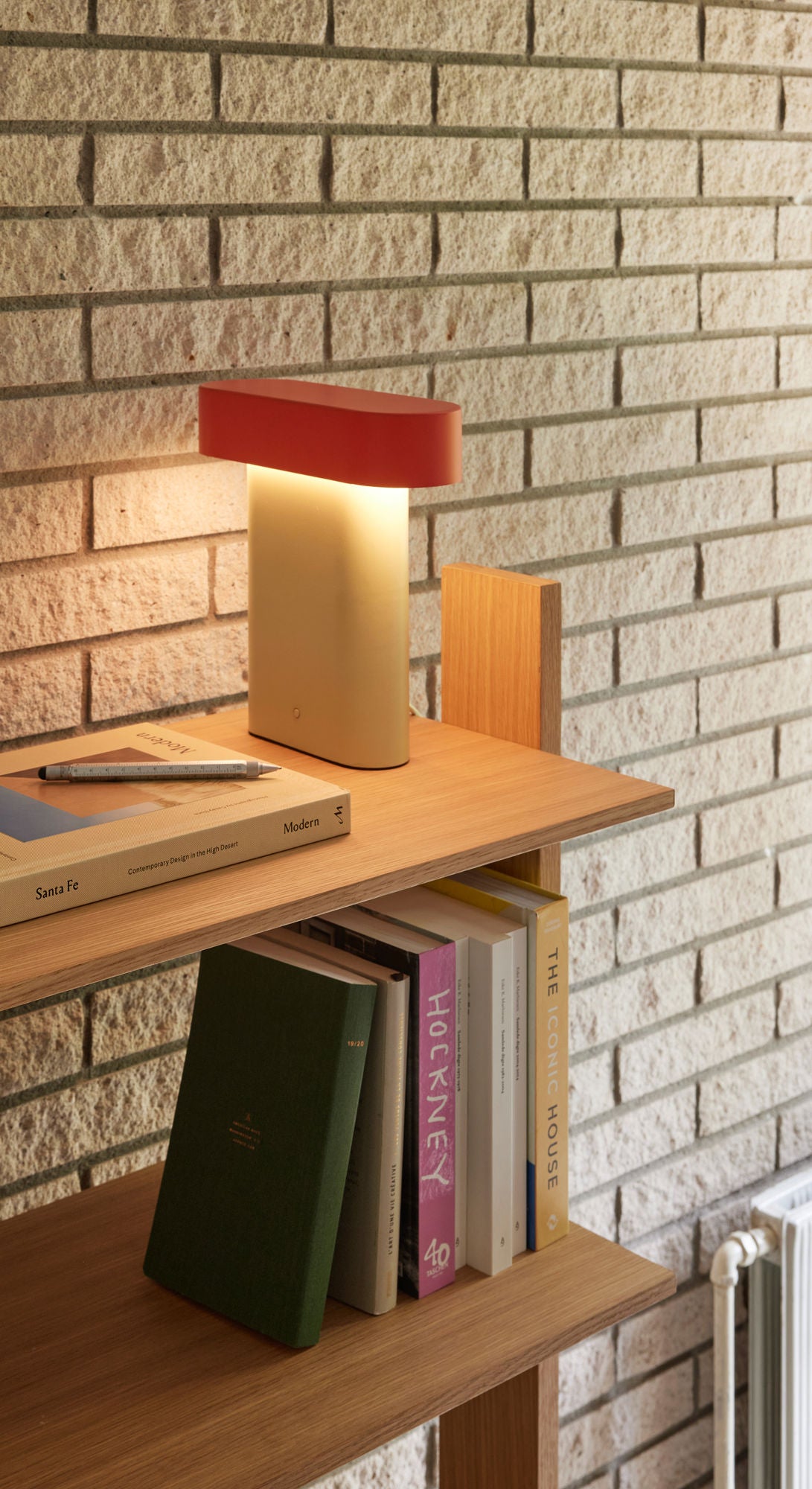 Sleek Tischlampe Grün Rot Vielseitiges Farbdesign für Atmosphäre