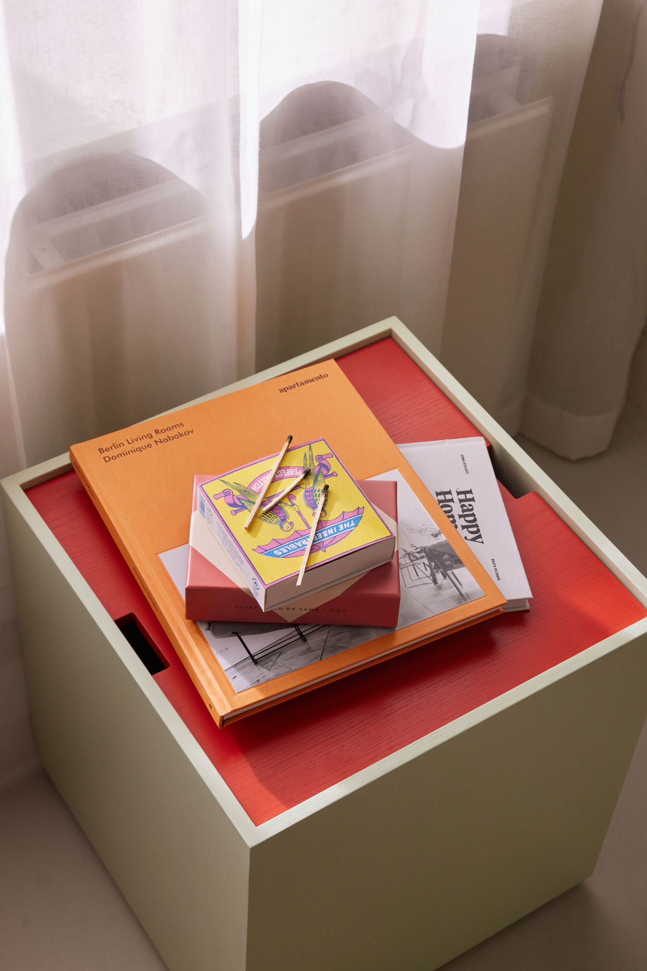 Vault Beistelltisch/Aufbewahrungsbox Hellgrün/Rot