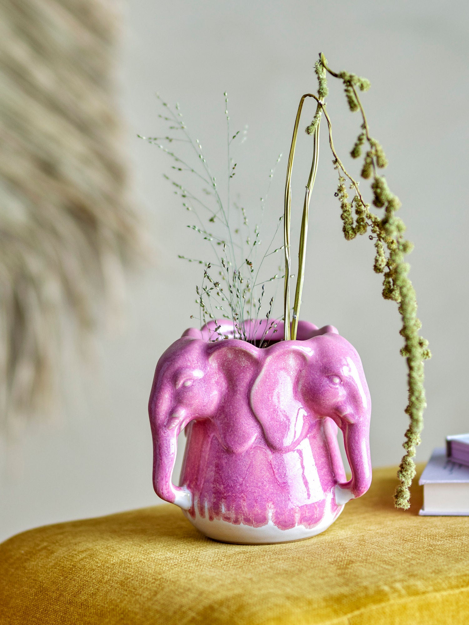 Pontus Steingutvase Pink mit ElefantenMotiven und Warmer Glasur