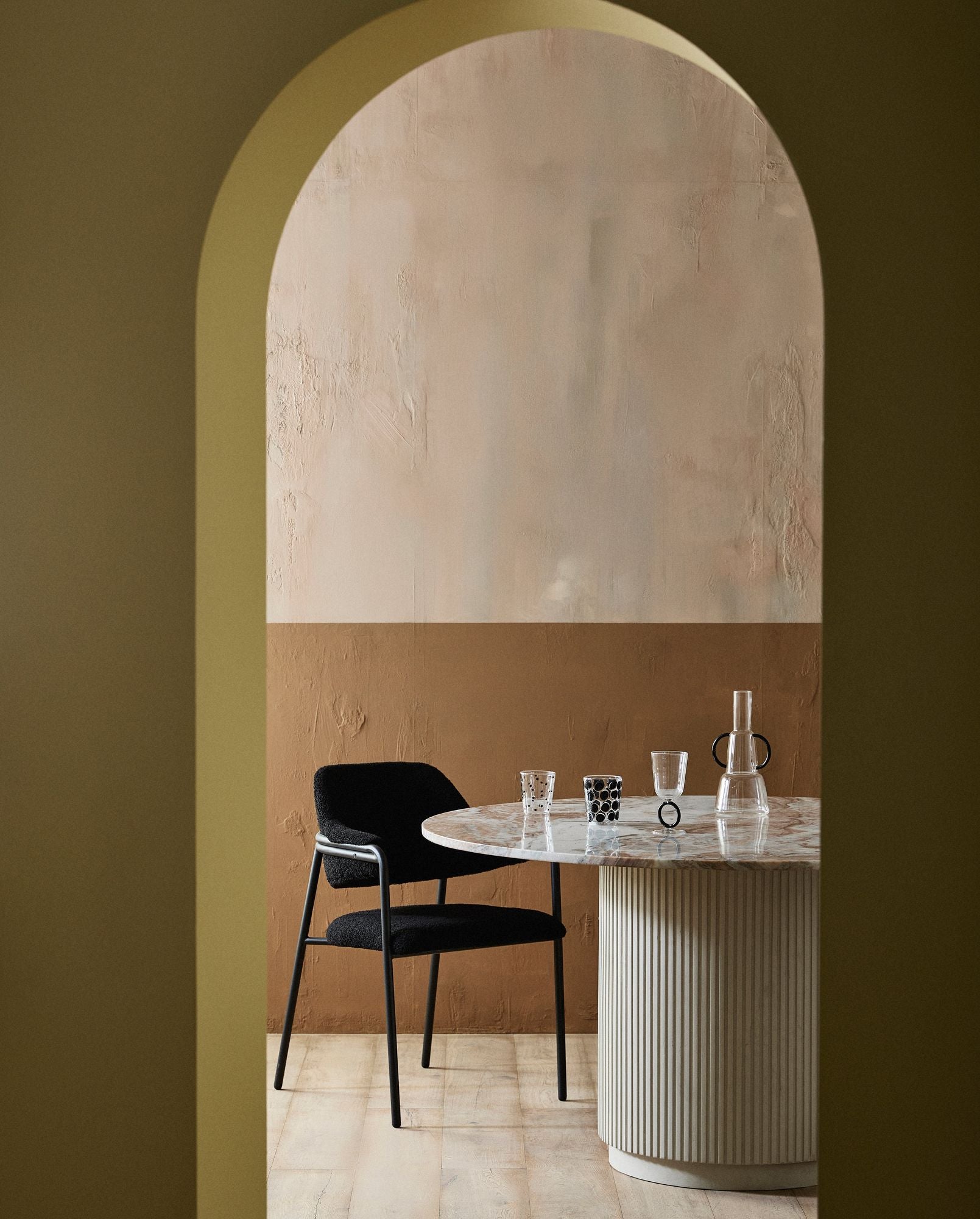 APIUM Karaffe Geometrisches Borosilikatglas Klar Schwarz Robustes Design