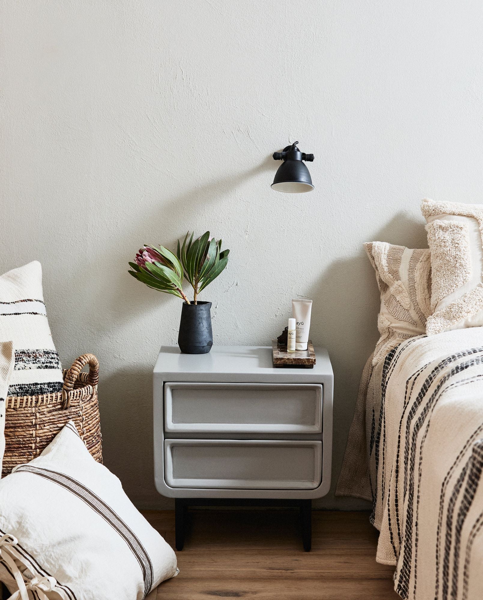 LEDRO Nachttisch Grau Elegantes Schlankes Design mit Zwei Schubladen