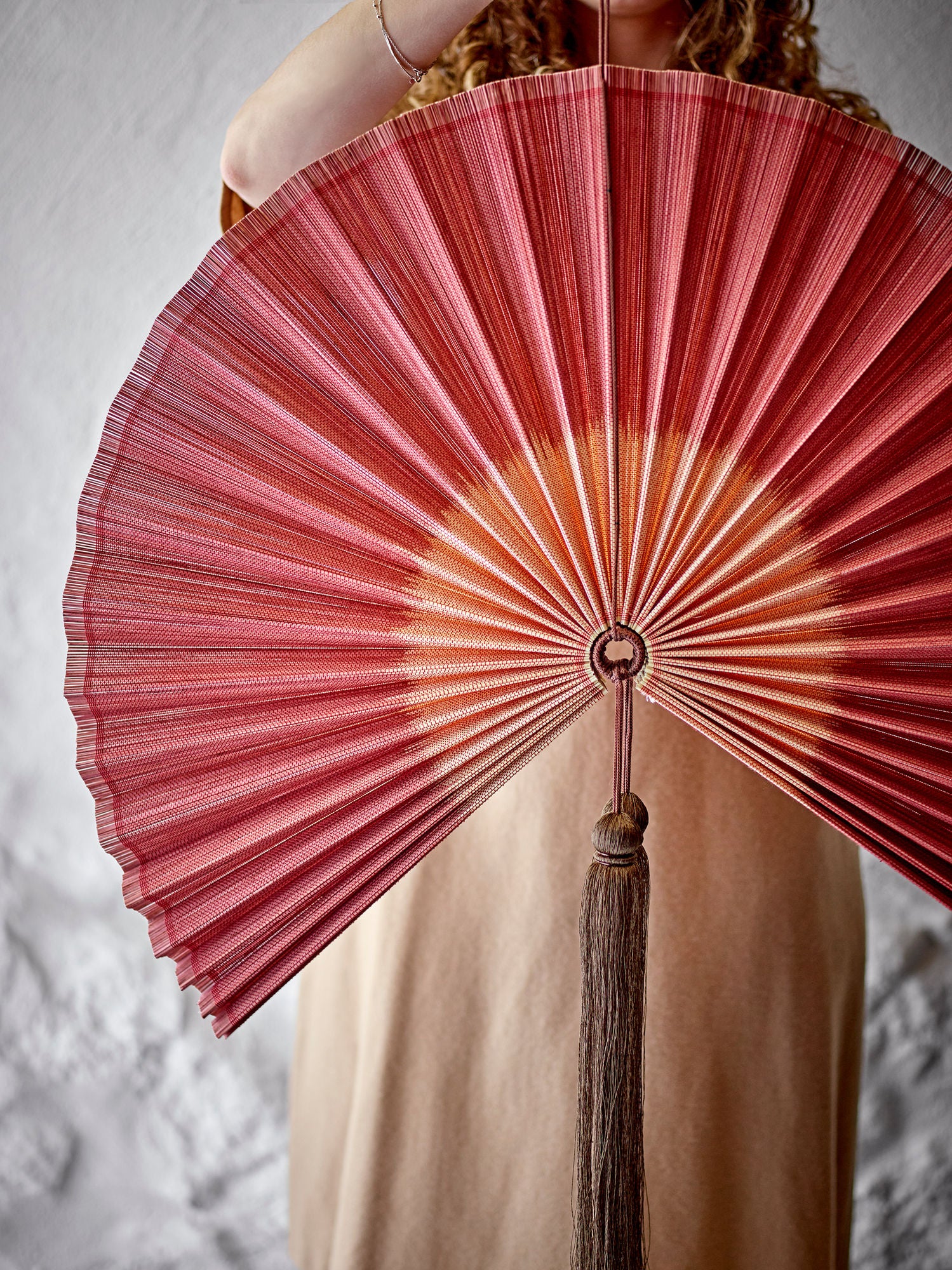Jaime Wanddekoration Bambus Fächer In Tiefem Rot Elegante Farbgebung