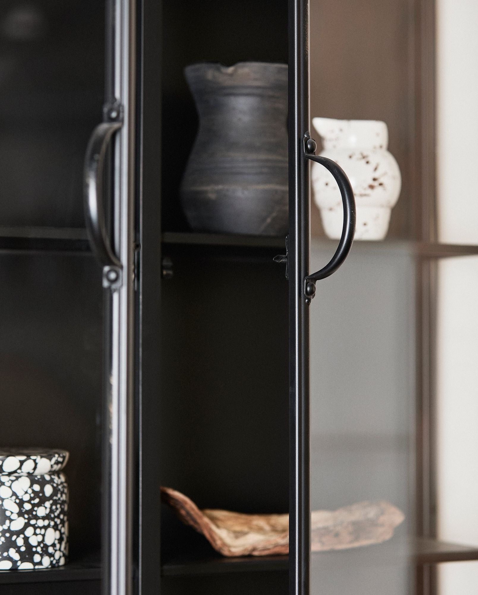 DOWNTOWN Industrieller Wandschrank Aus Eisen Antikfinish drei Fächern Tragkraft 60 Kg