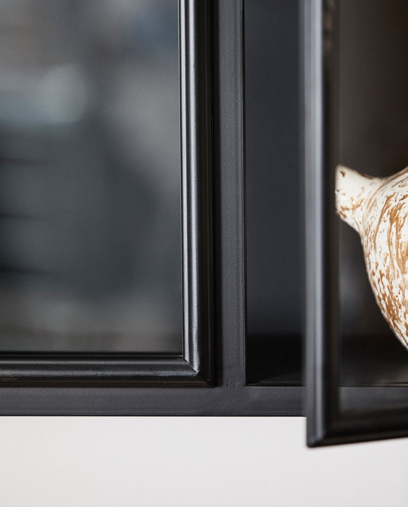 DOWNTOWN Industrieller Wandschrank Aus Eisen Antikfinish drei Fächern Tragkraft 60 Kg