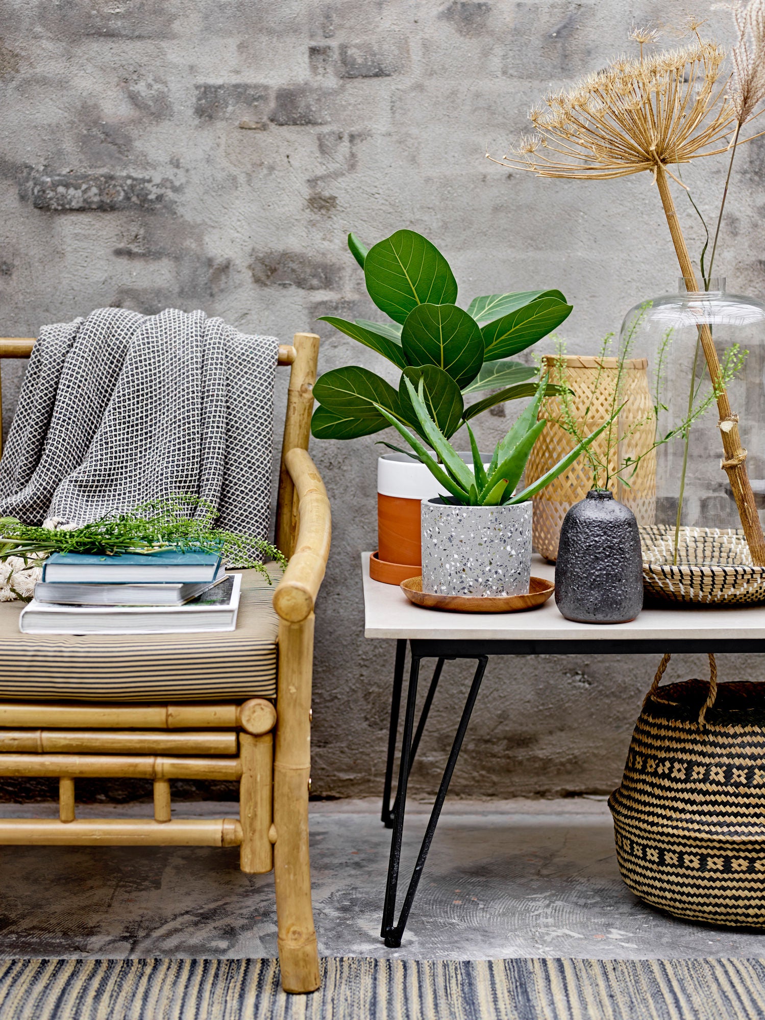 Mundo Couchtisch Grau Fibercement mit Schwarzen Beinen für Outdoor und Indoor