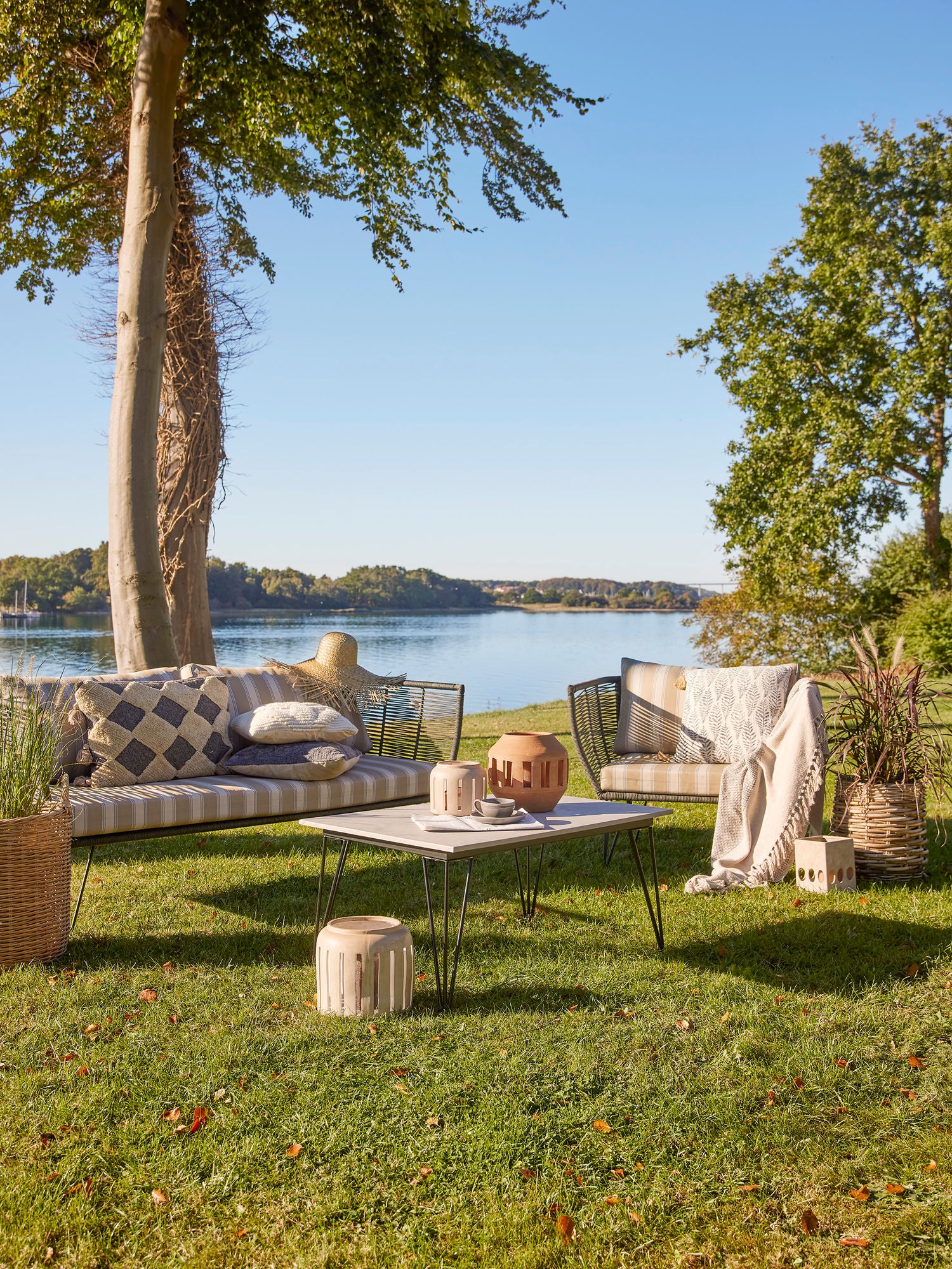 Mundo Couchtisch Grau Fibercement mit Schwarzen Beinen für Outdoor und Indoor