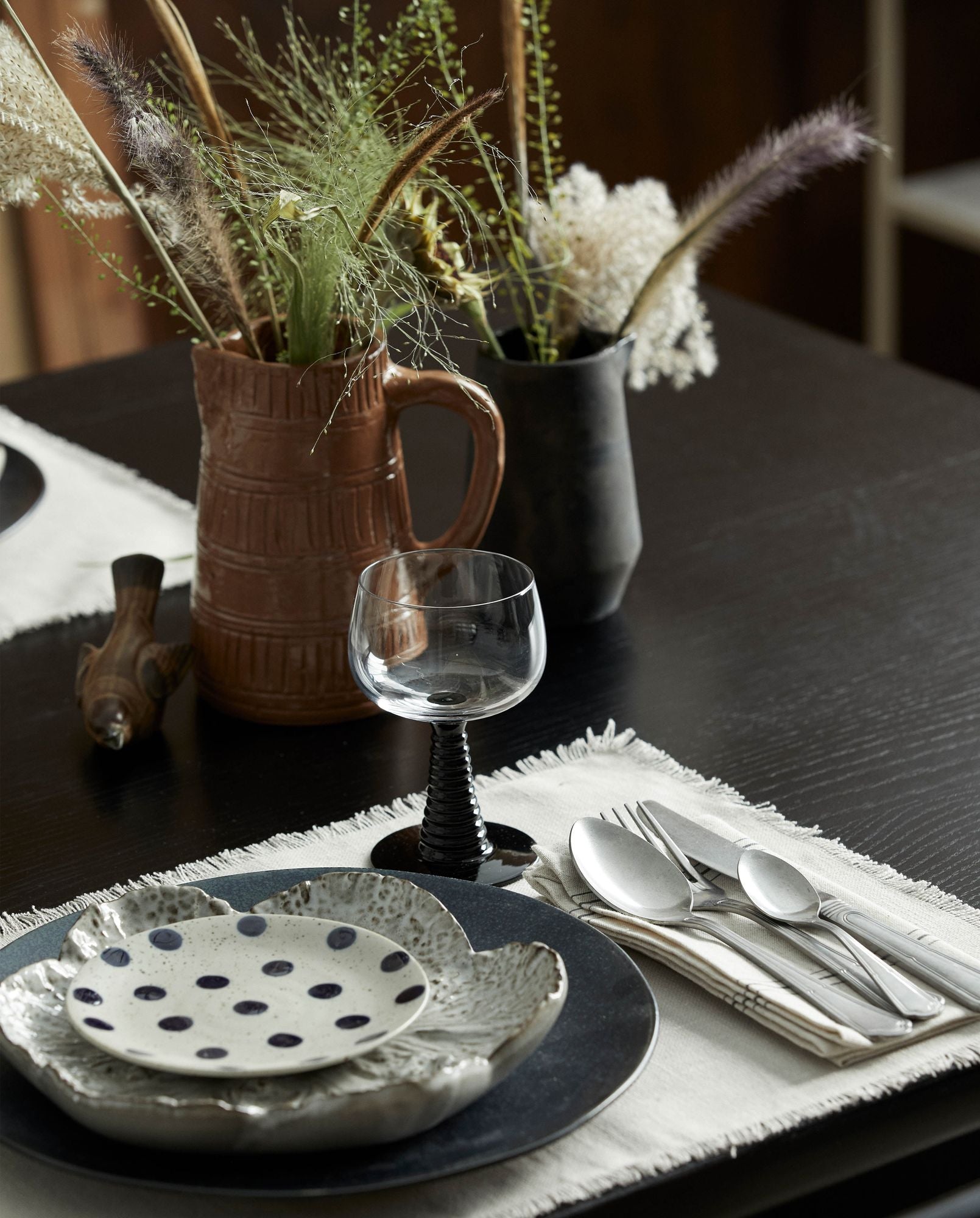 JUNIPER Terracotta Kanne mit Henkel Handgeformt für Warme Tische