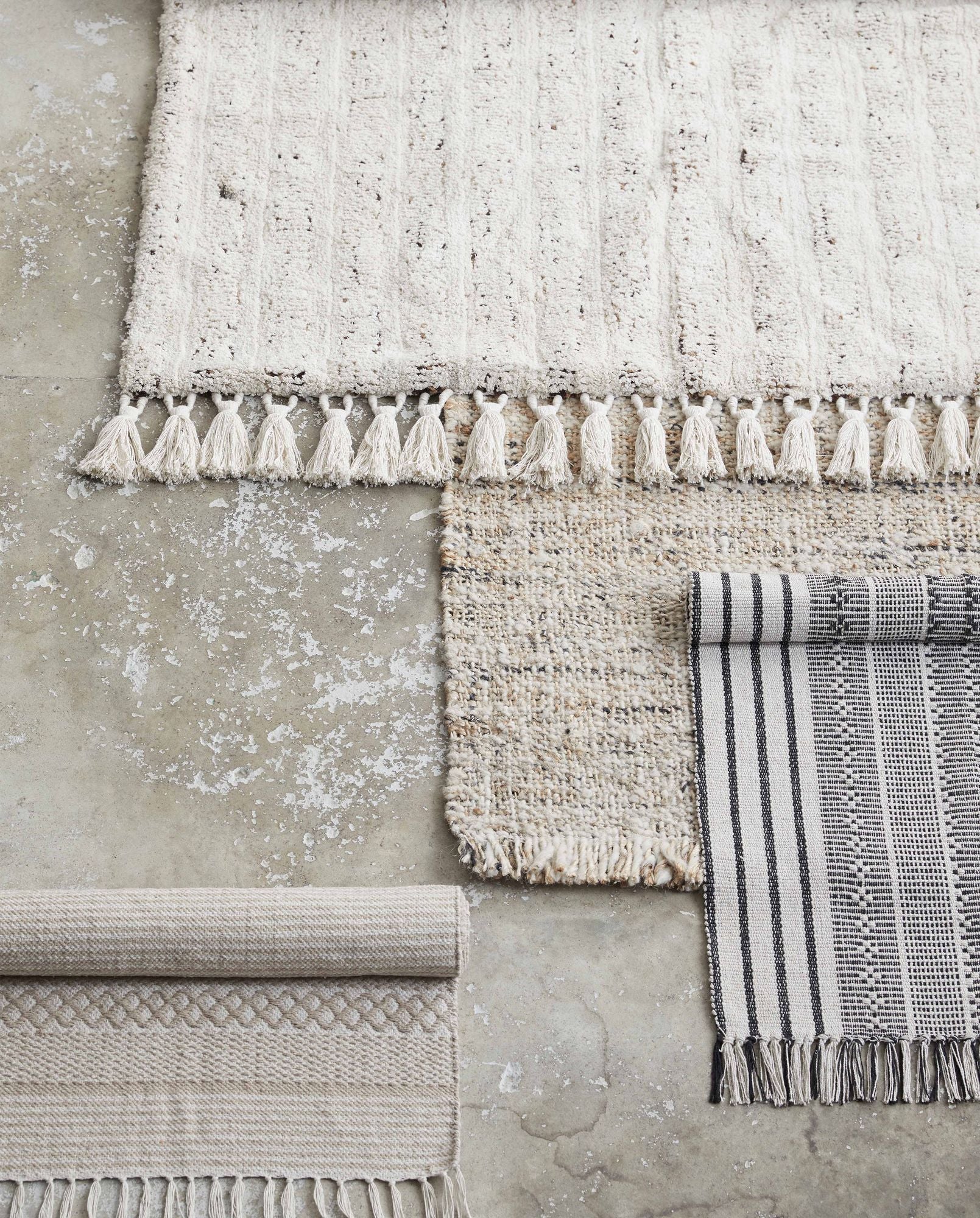 Dalia Baumwoll Teppich Natur Warme Töne mit Sanfter Struktur und Großen Quasten