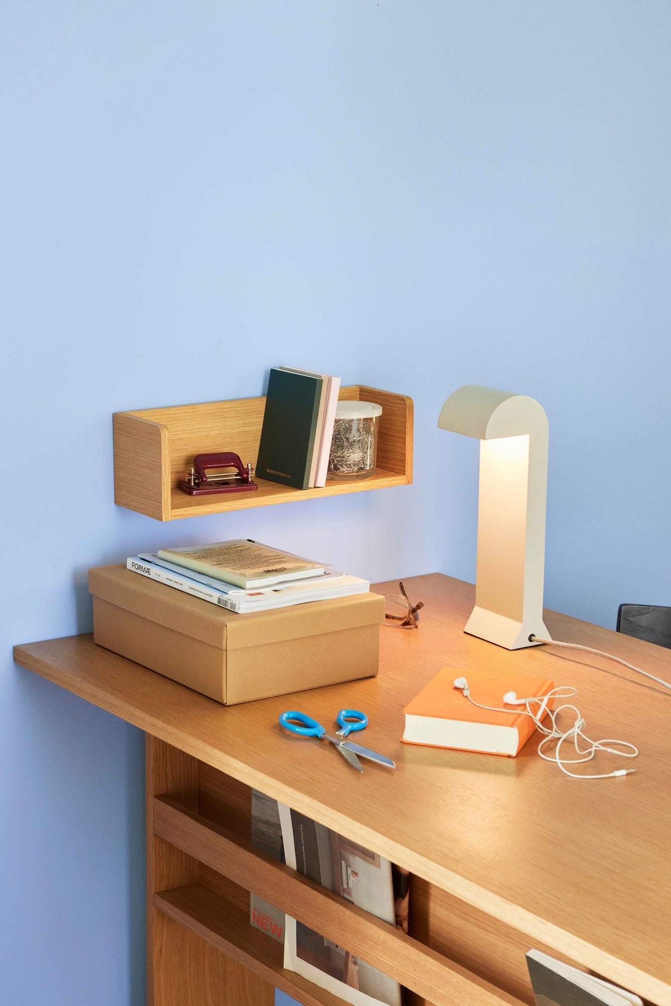 Soothe Tischlampe Hellgrau