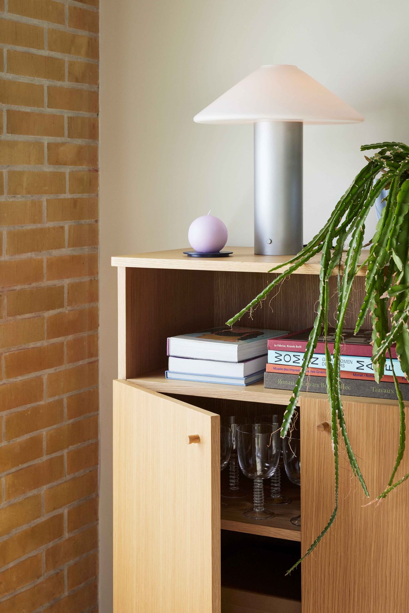 Orbit Tischlampe Metallic silver