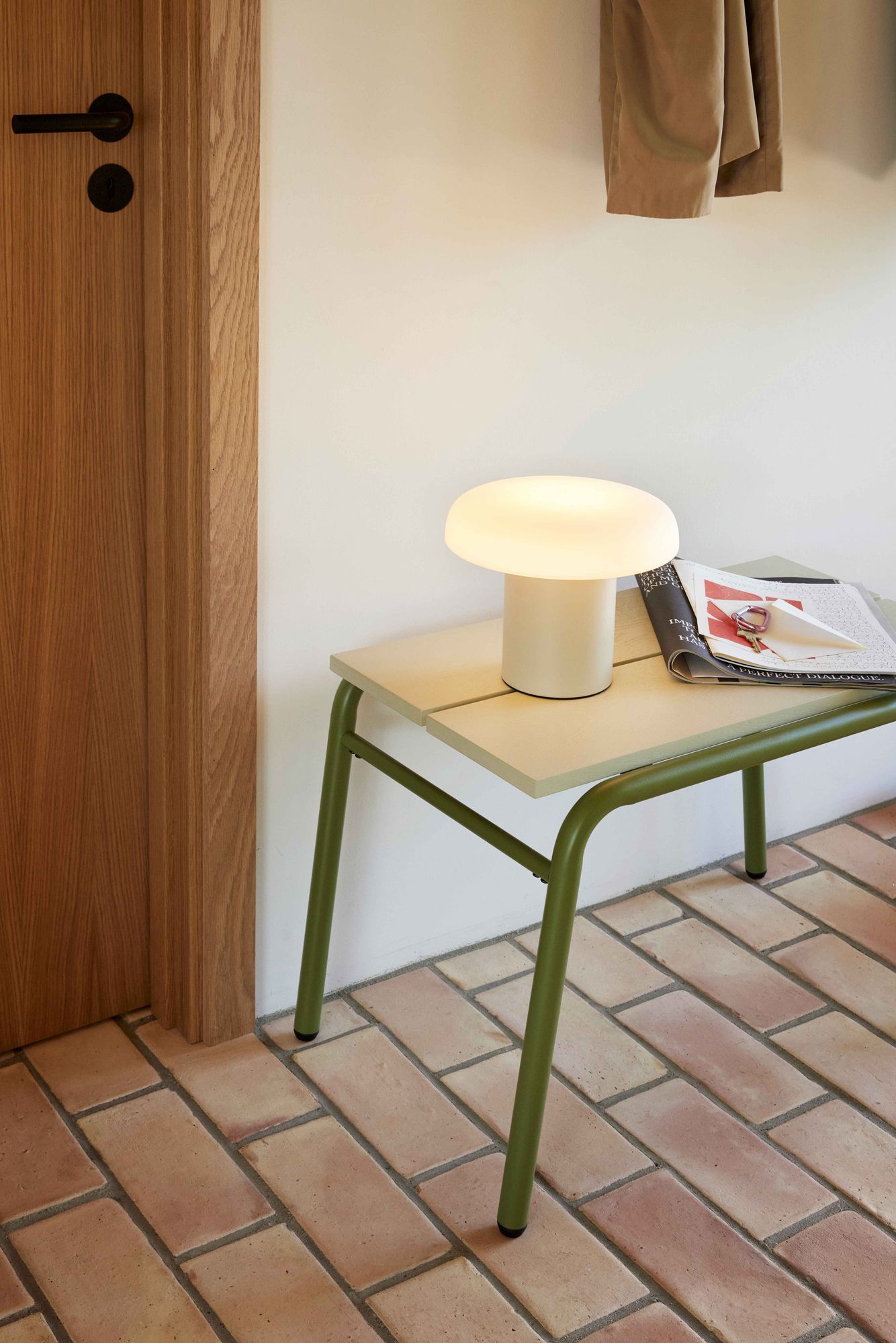 Ateliers Tischlampe Sandfarben/Weiß